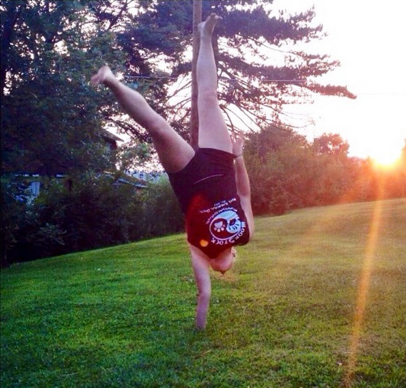 One Handed Handstand