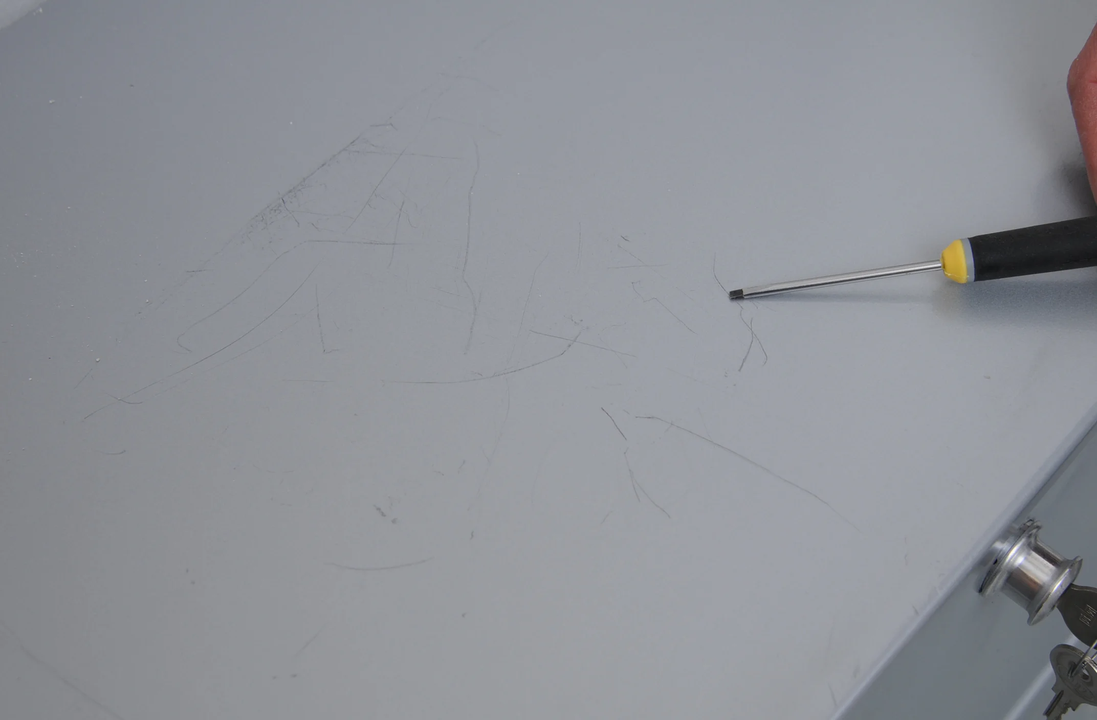 Dieter_rams_606_Vitsoe_Regal_Metall_9.jpg