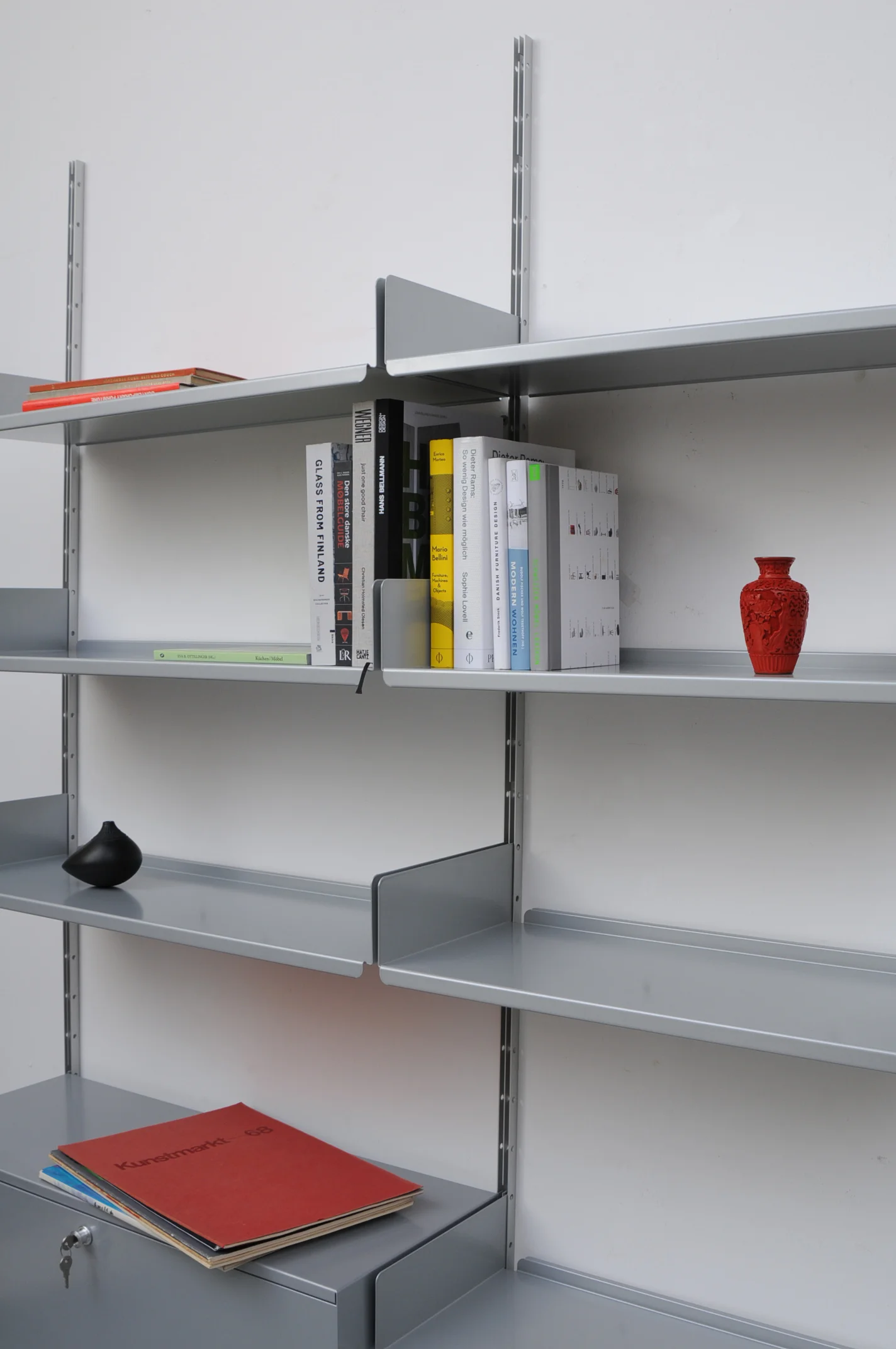 Dieter_Rams_Regal_606_Vitsoe_metall_-grau_7.jpg