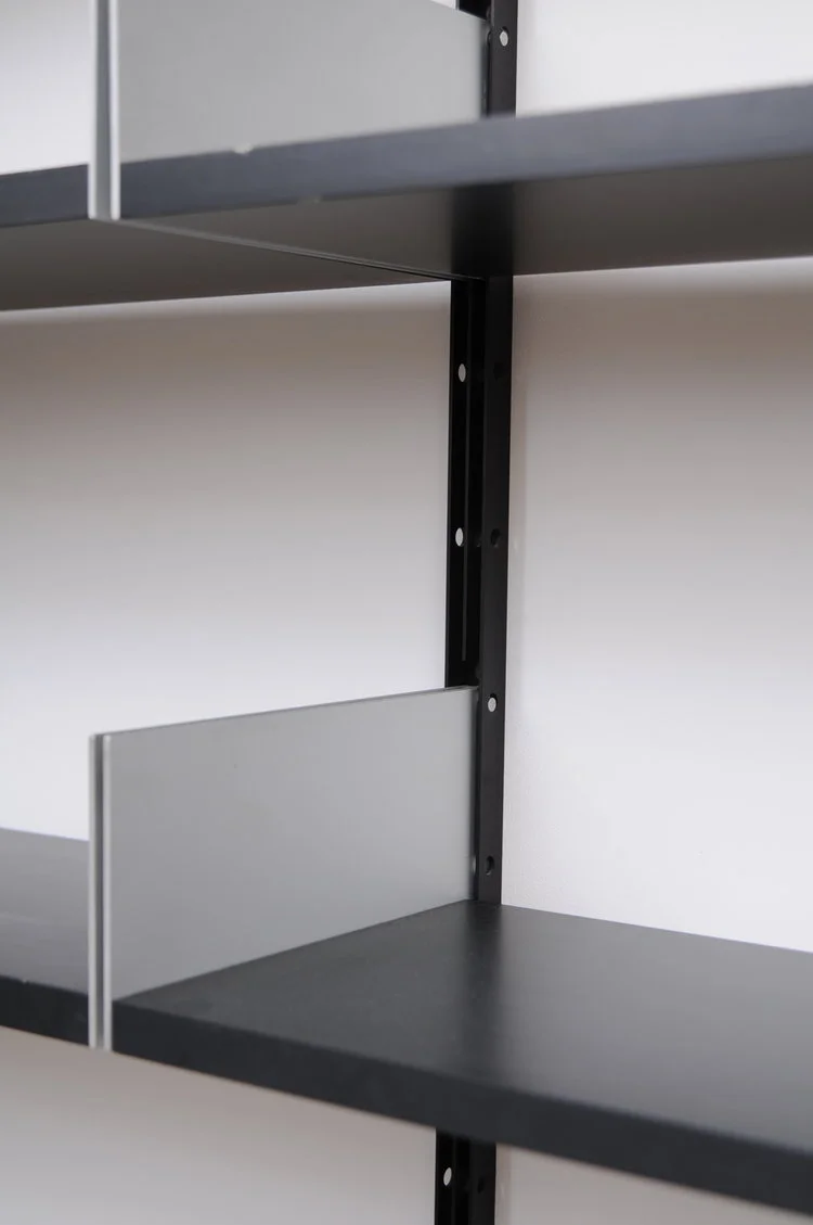 Dieter-Rams-Regalsystem-606-schwarz-Aluminum-siber-Regal-15.JPG