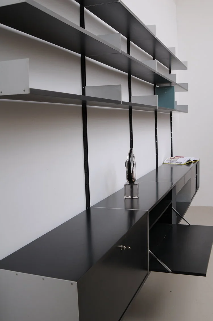 Dieter-Rams-Regalsystem-606-schwarz-Aluminum-siber-Regal-19.JPG
