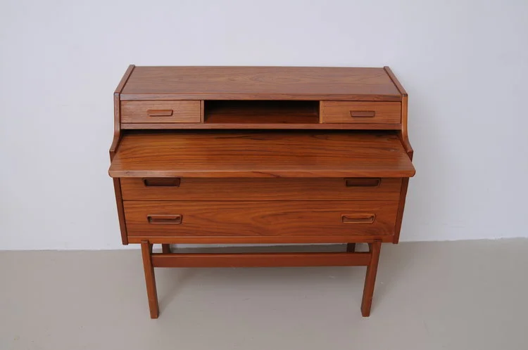 Sekretär-Arne-Wahl-Inversen-Vinde-Möbelfabrik- Teakholz-2.JPG
