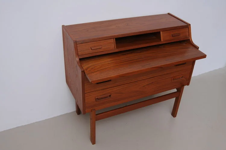 Sekretär-Arne-Wahl-Inversen-Vinde-Möbelfabrik- Teakholz-3.JPG
