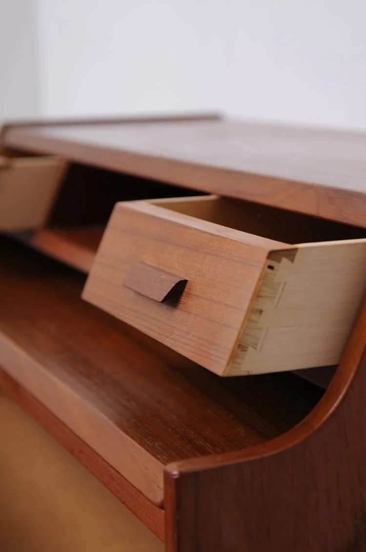 Sekretär-Arne-Wahl-Inversen-Vinde-Möbelfabrik- Teakholz-12.JPG