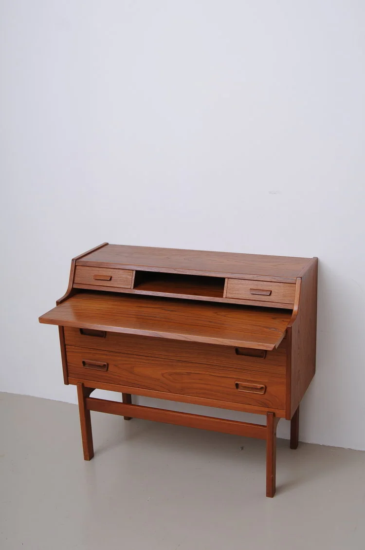 Sekretär-Arne-Wahl-Inversen-Vinde-Möbelfabrik- Teakholz-13.JPG