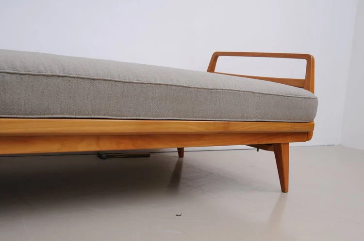 Knoll-Antimott-Sofa-2.JPG