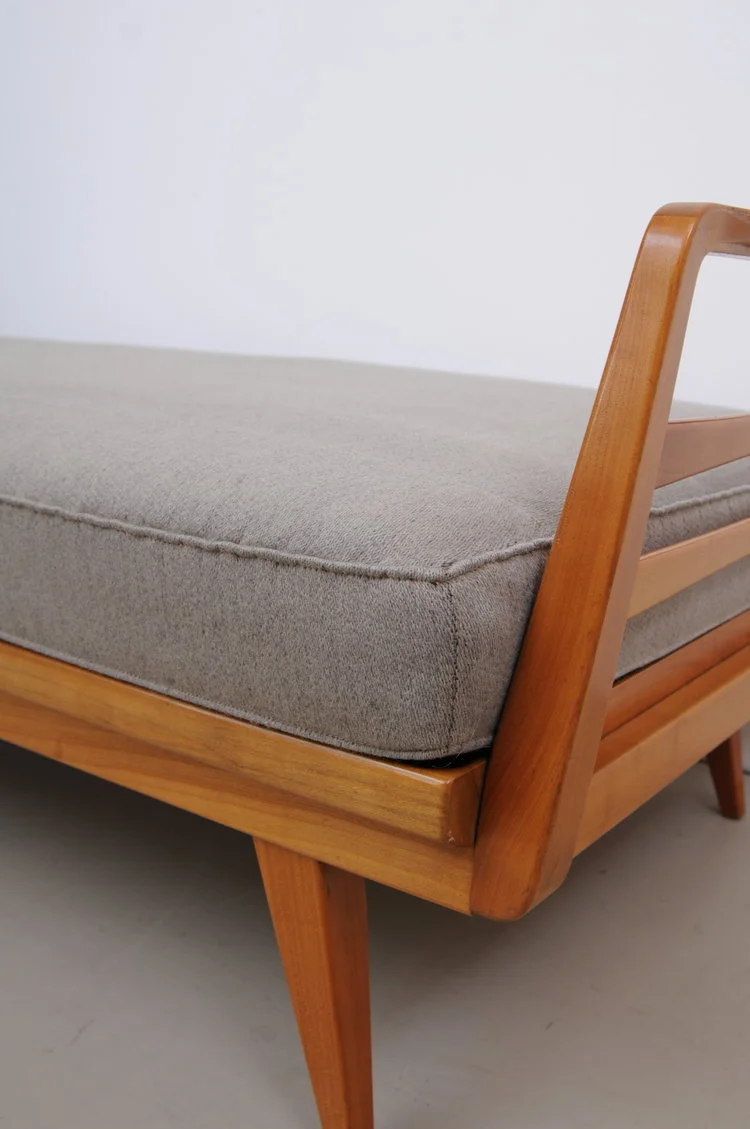 Knoll-Antimott-Sofa-3.JPG