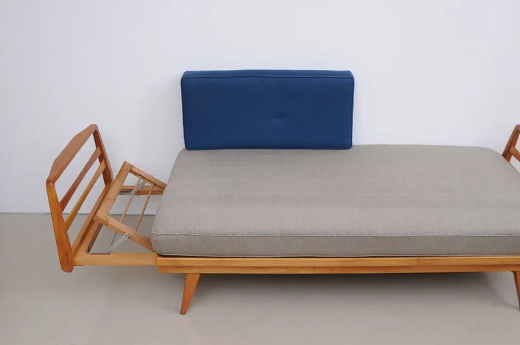 Knoll-Antimott-Sofa-5.JPG