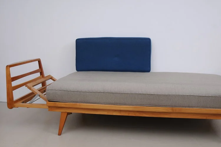 Knoll-Antimott-Sofa-6.JPG