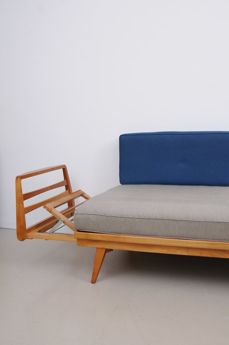 Knoll-Antimott-Sofa-7.JPG