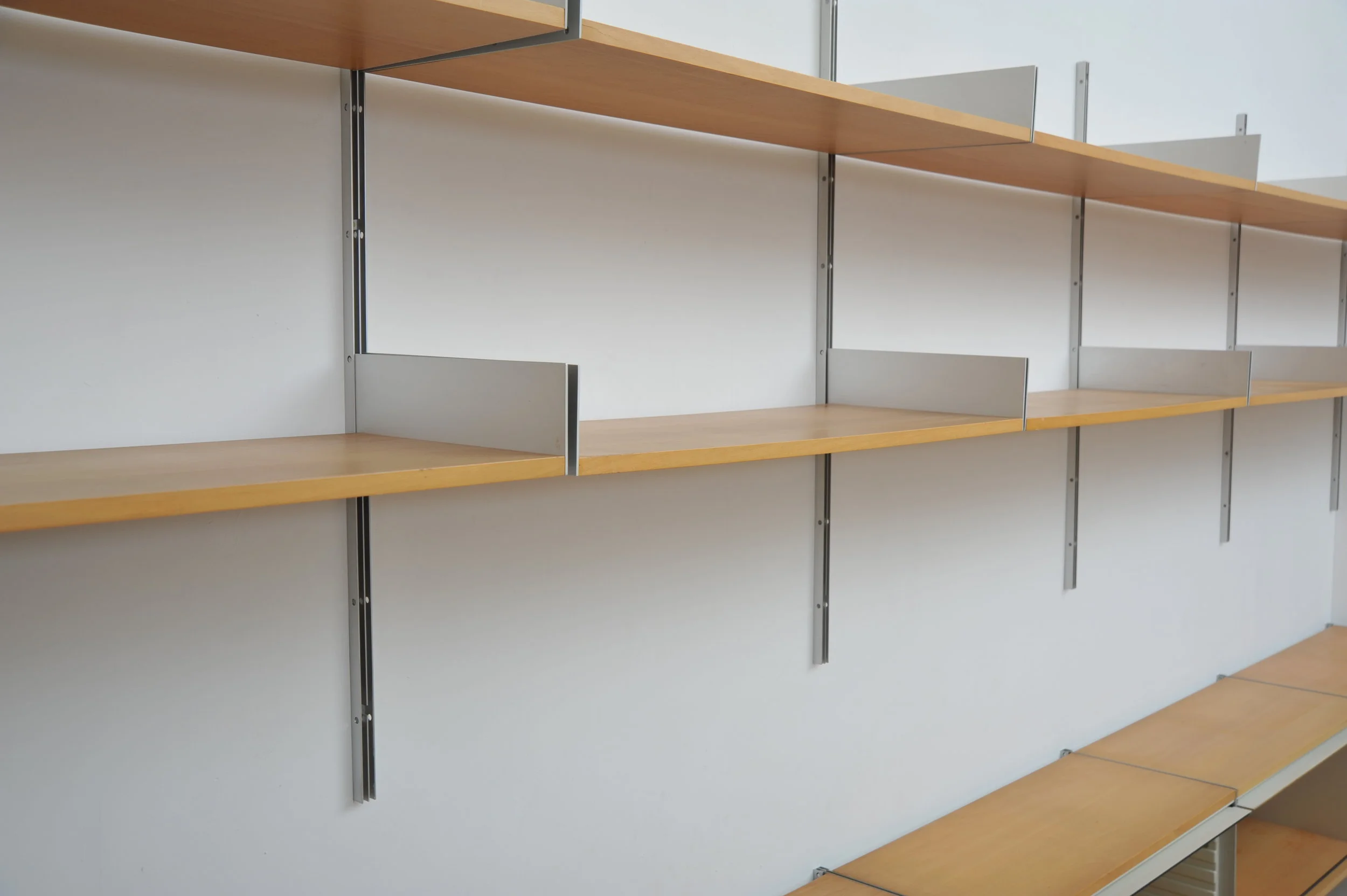 Dieter-Rams-Vitsoe-606-Buche-Regalsystem-6.JPG