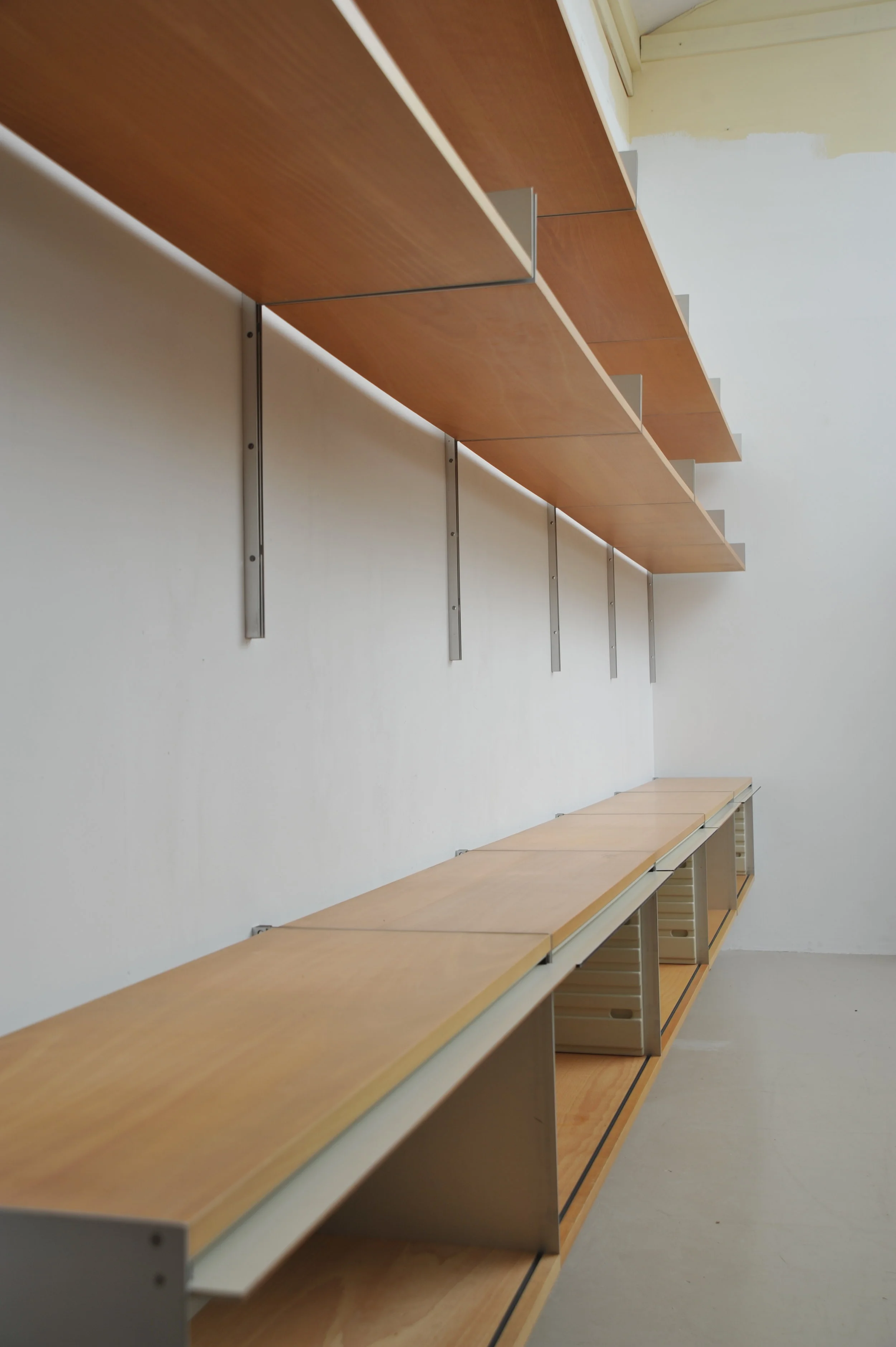 Dieter-Rams-Vitsoe-606-Buche-Regalsystem-7.JPG
