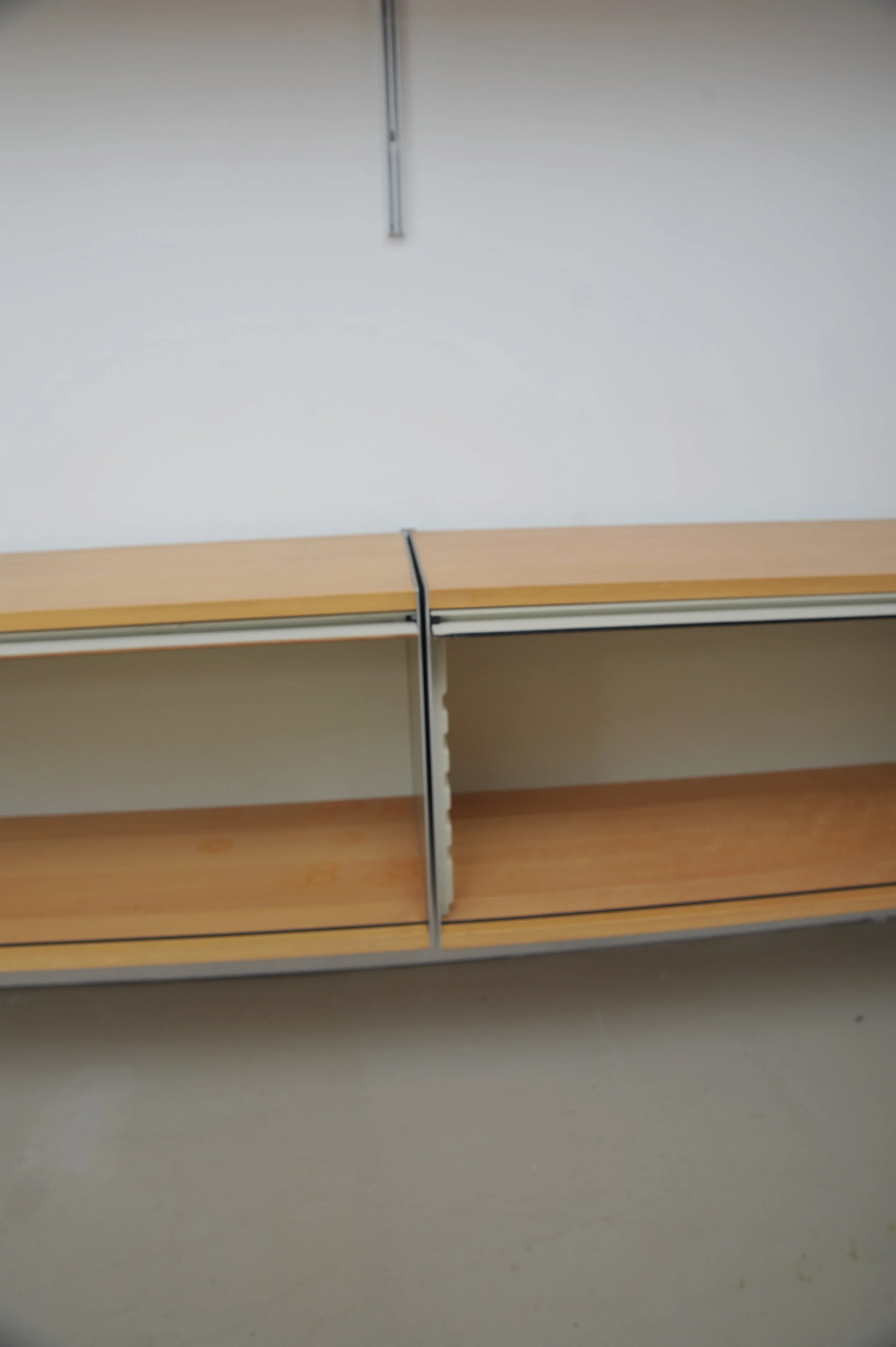 Dieter-Rams-Vitsoe-606-Buche-Regalsystem-13.JPG