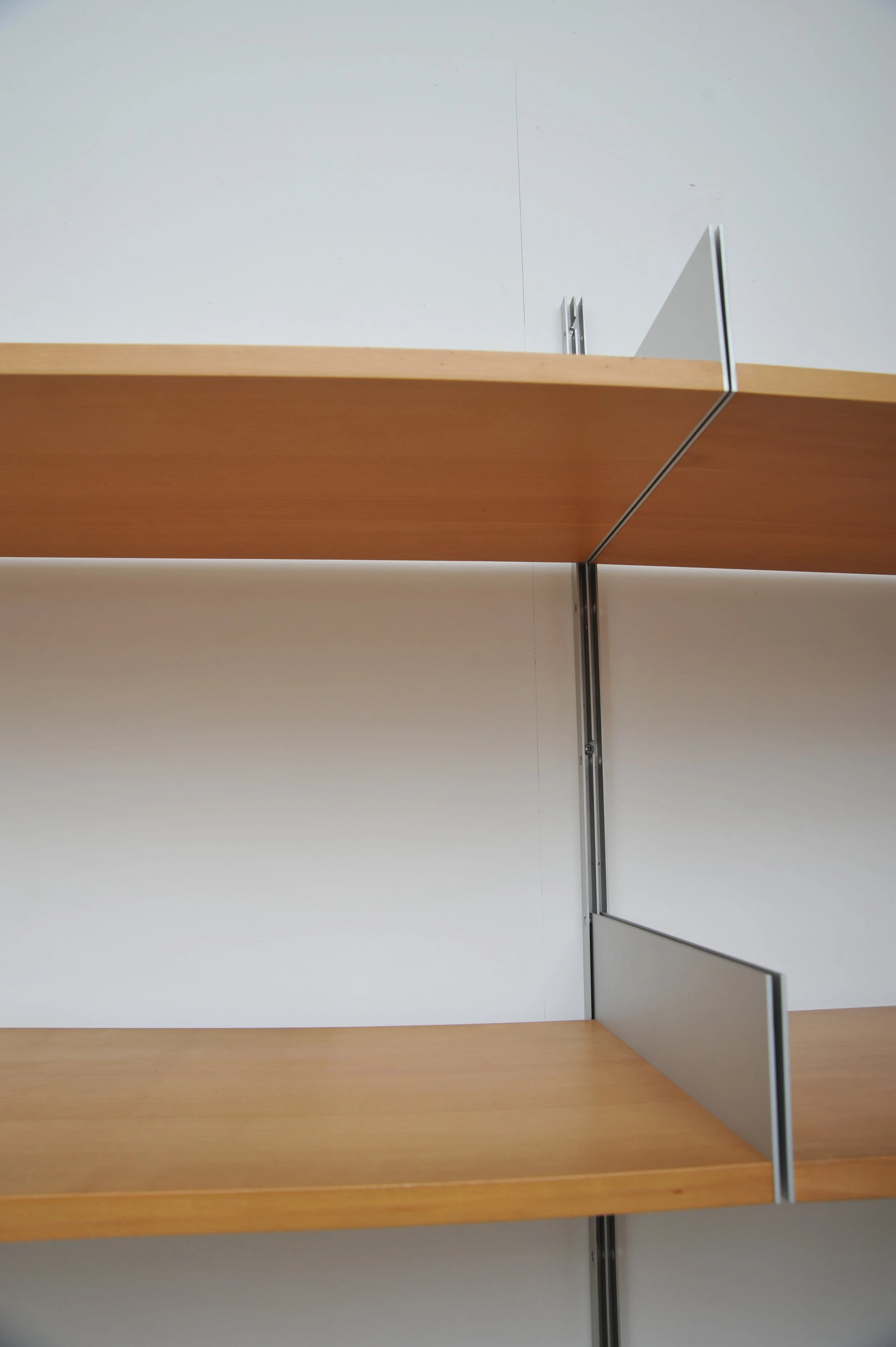 Dieter-Rams-Vitsoe-606-Buche-Regalsystem-15.JPG