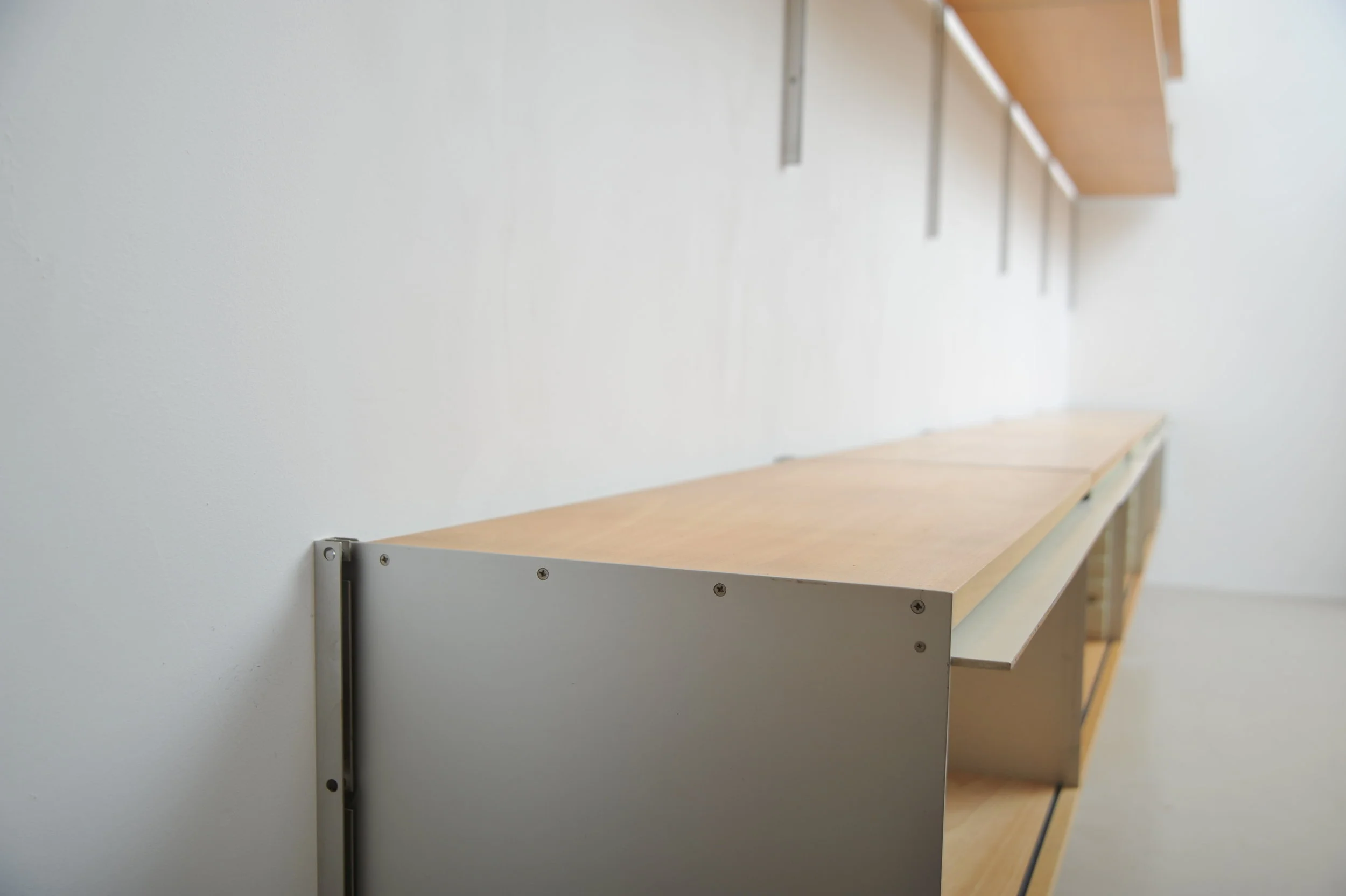Dieter-Rams-Vitsoe-606-Buche-Regalsystem-17.JPG