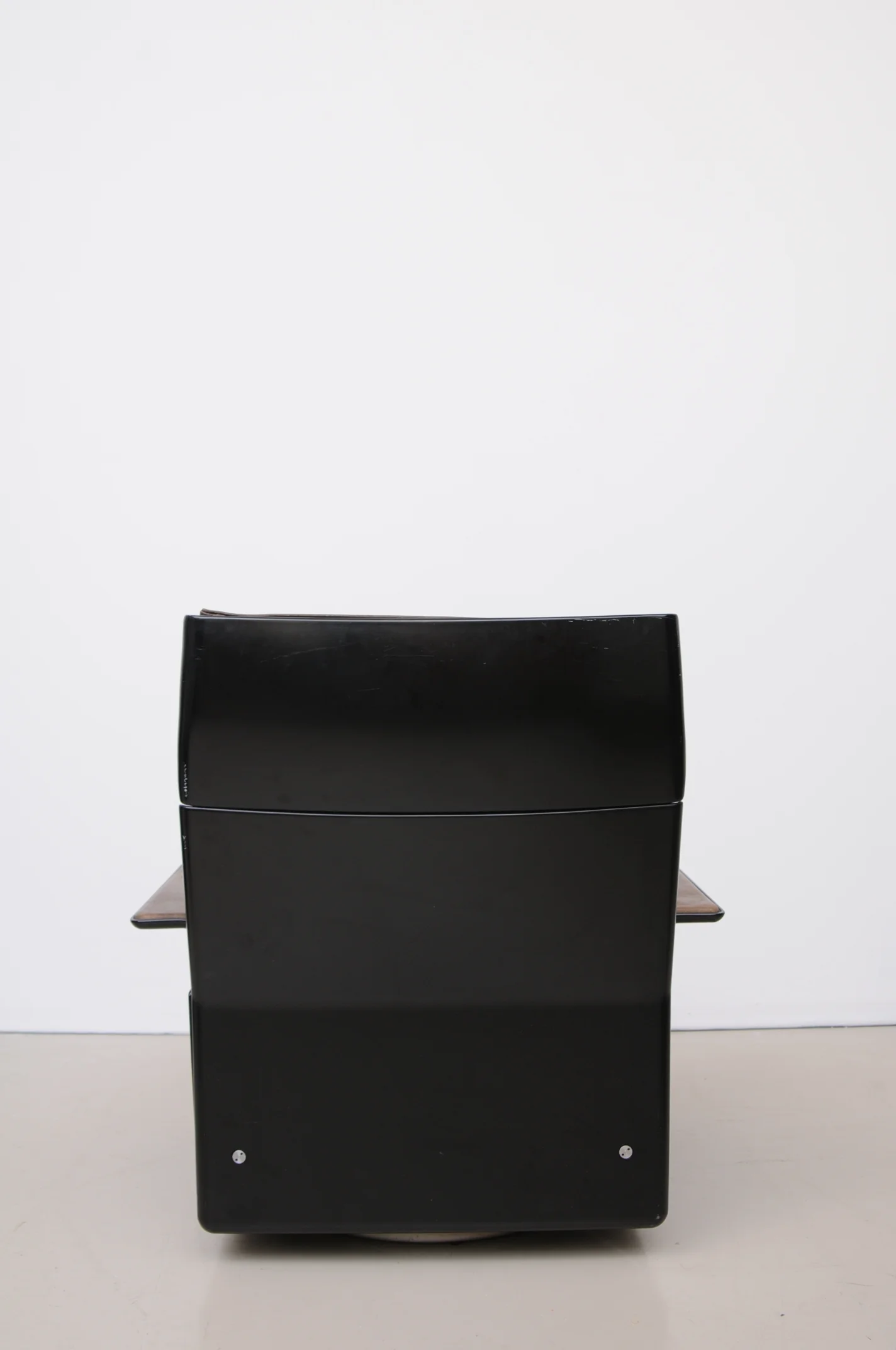 Dieter-Rams-620-Sessel-Büffelleder-12.JPG