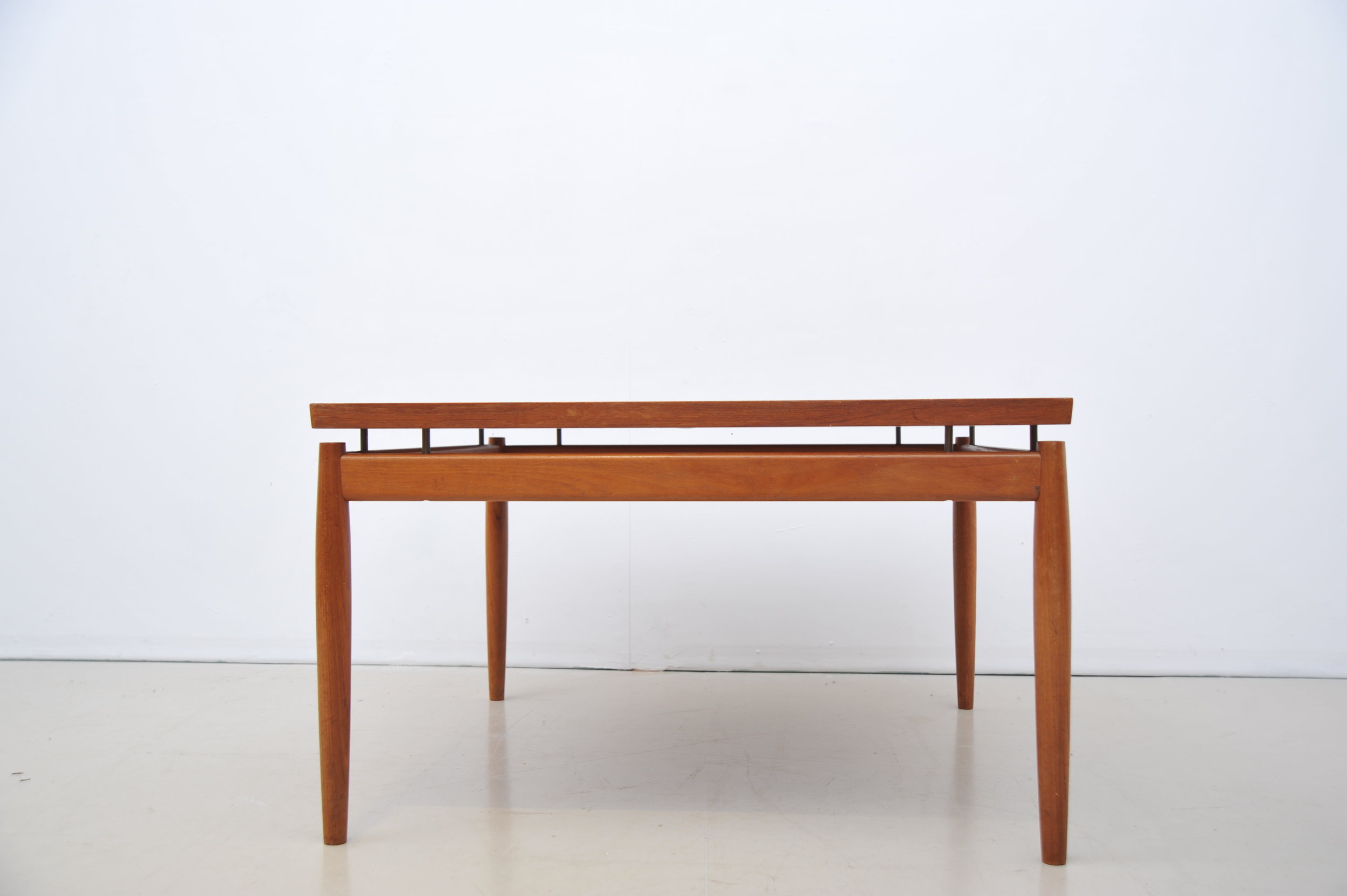 Grete-Jalk-Teak-Couchtisch-1.JPG