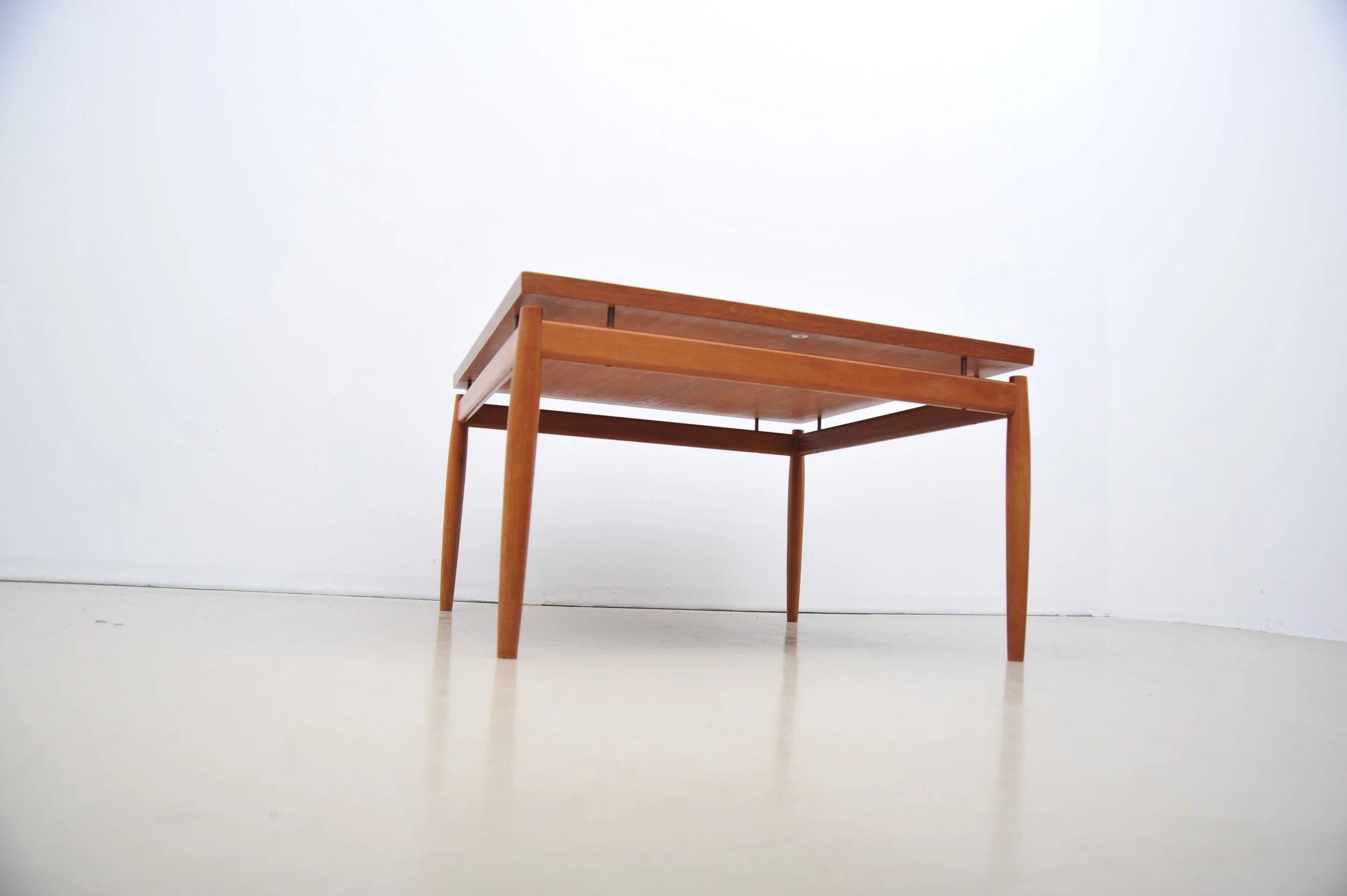 Grete-Jalk-Teak-Couchtisch-3.JPG