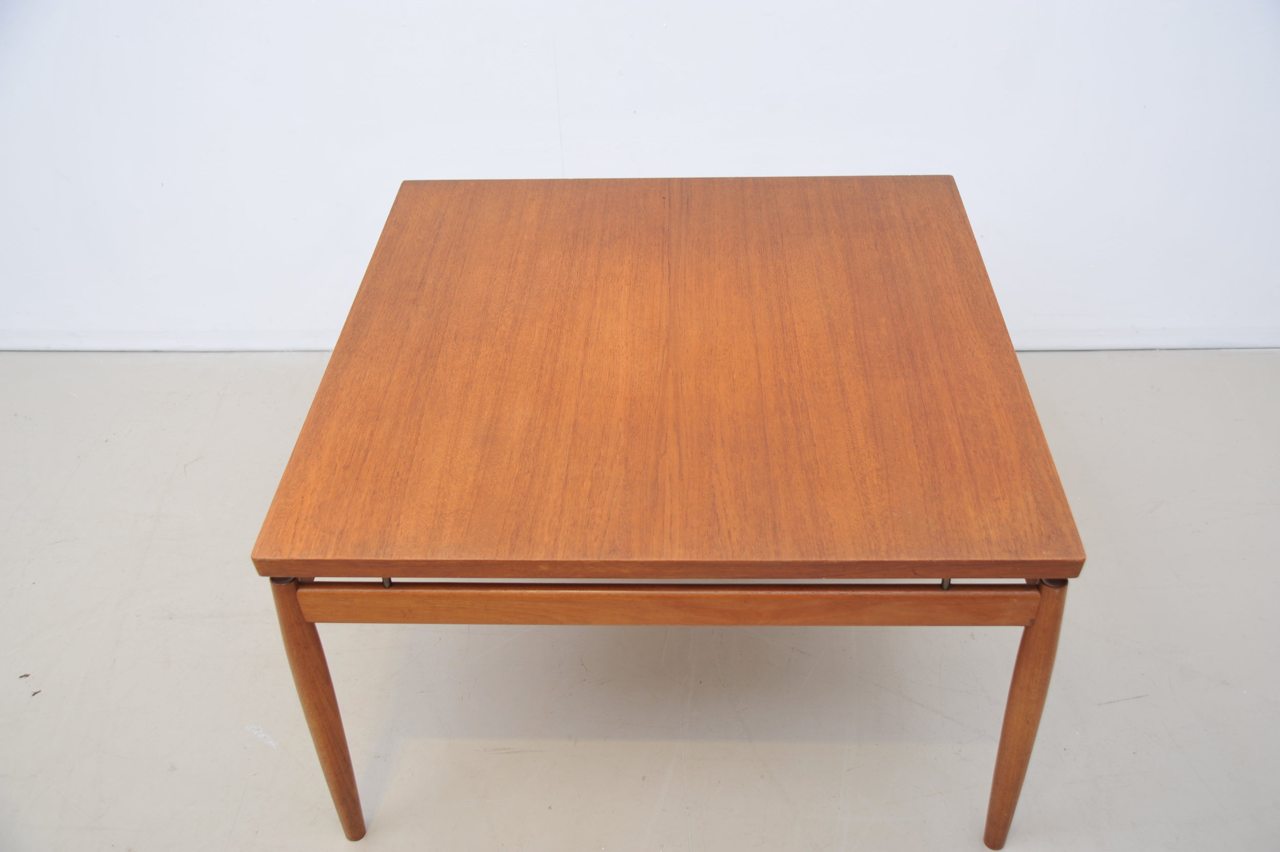 Grete-Jalk-Teak-Couchtisch-5.JPG