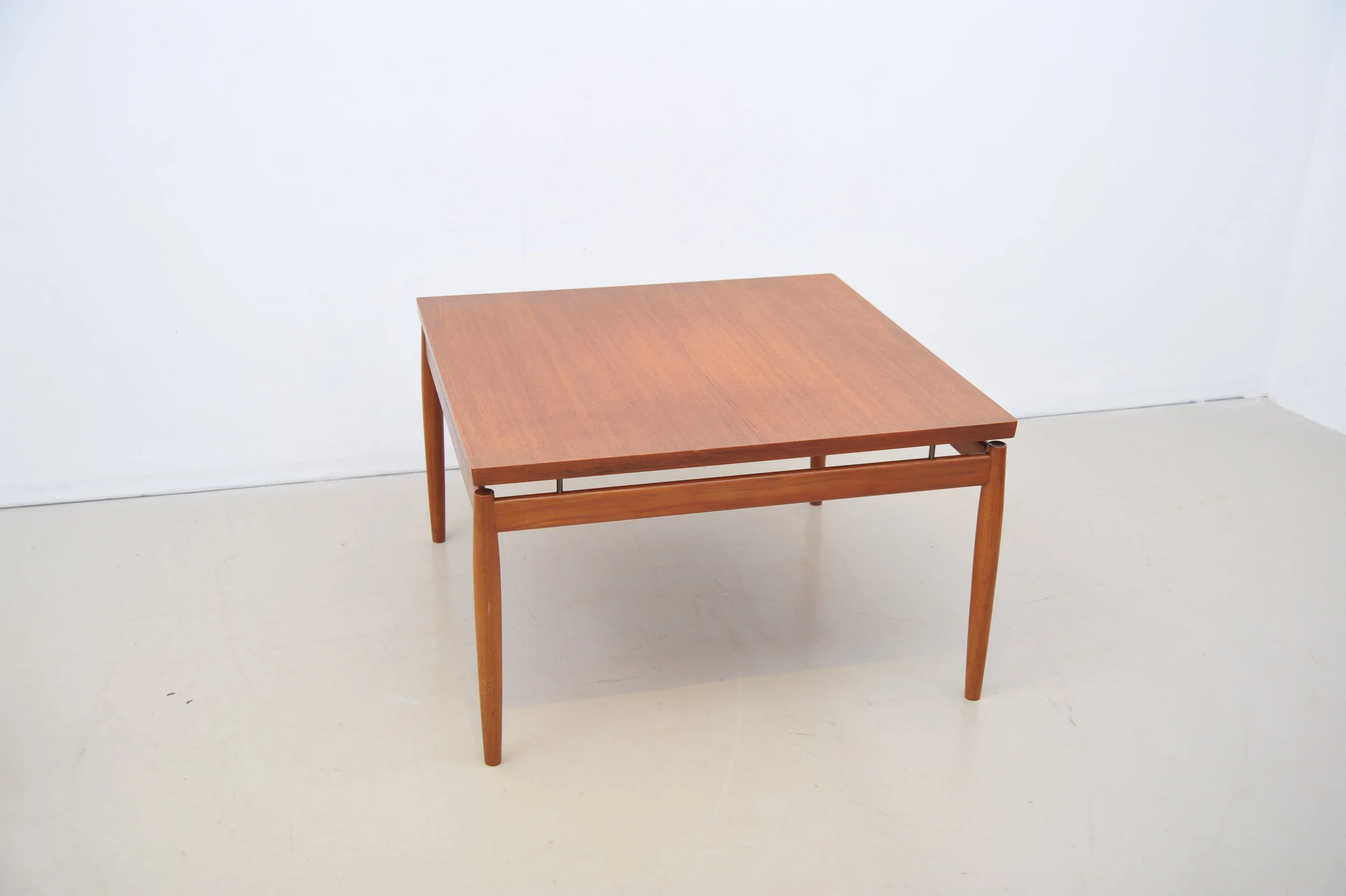Grete-Jalk-Teak-Couchtisch-7.JPG