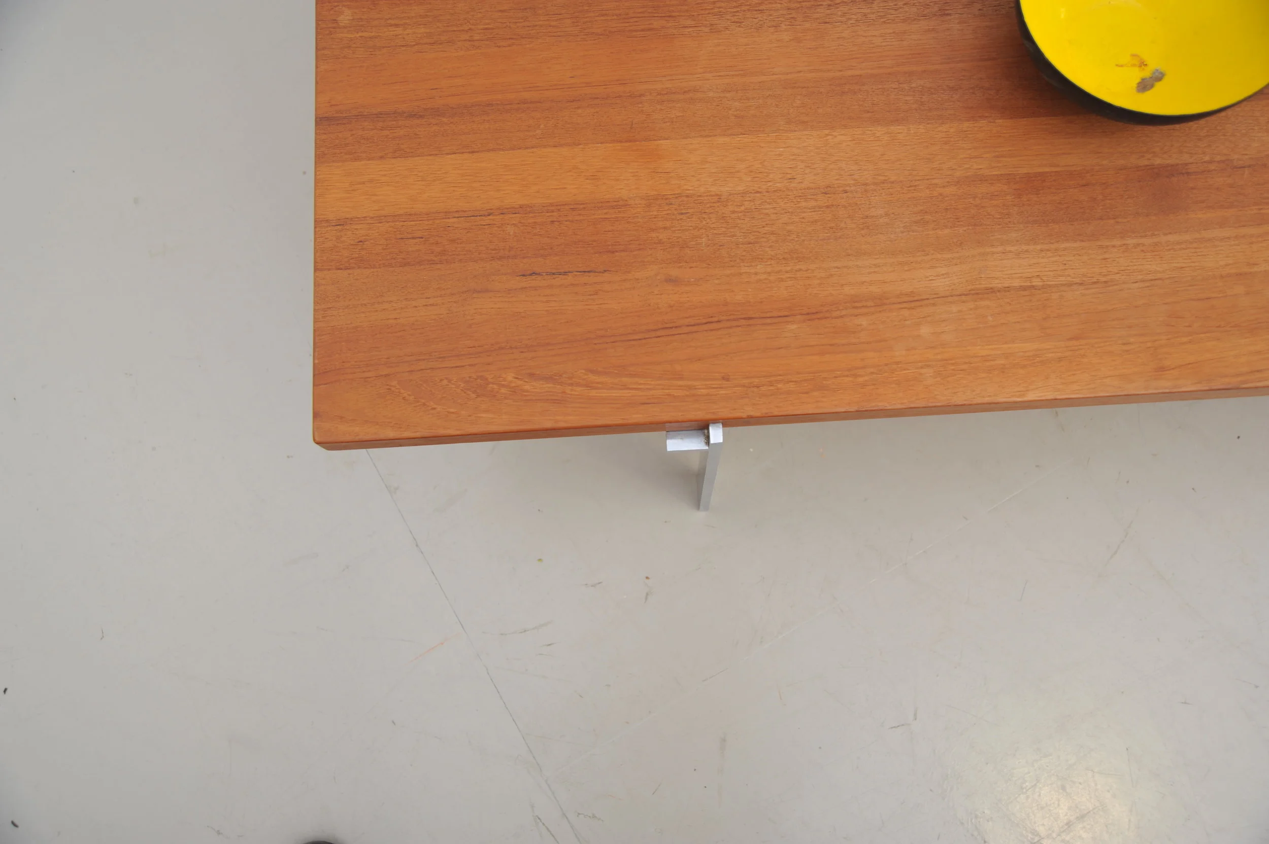teak-tisch-flachstahl-7.JPG