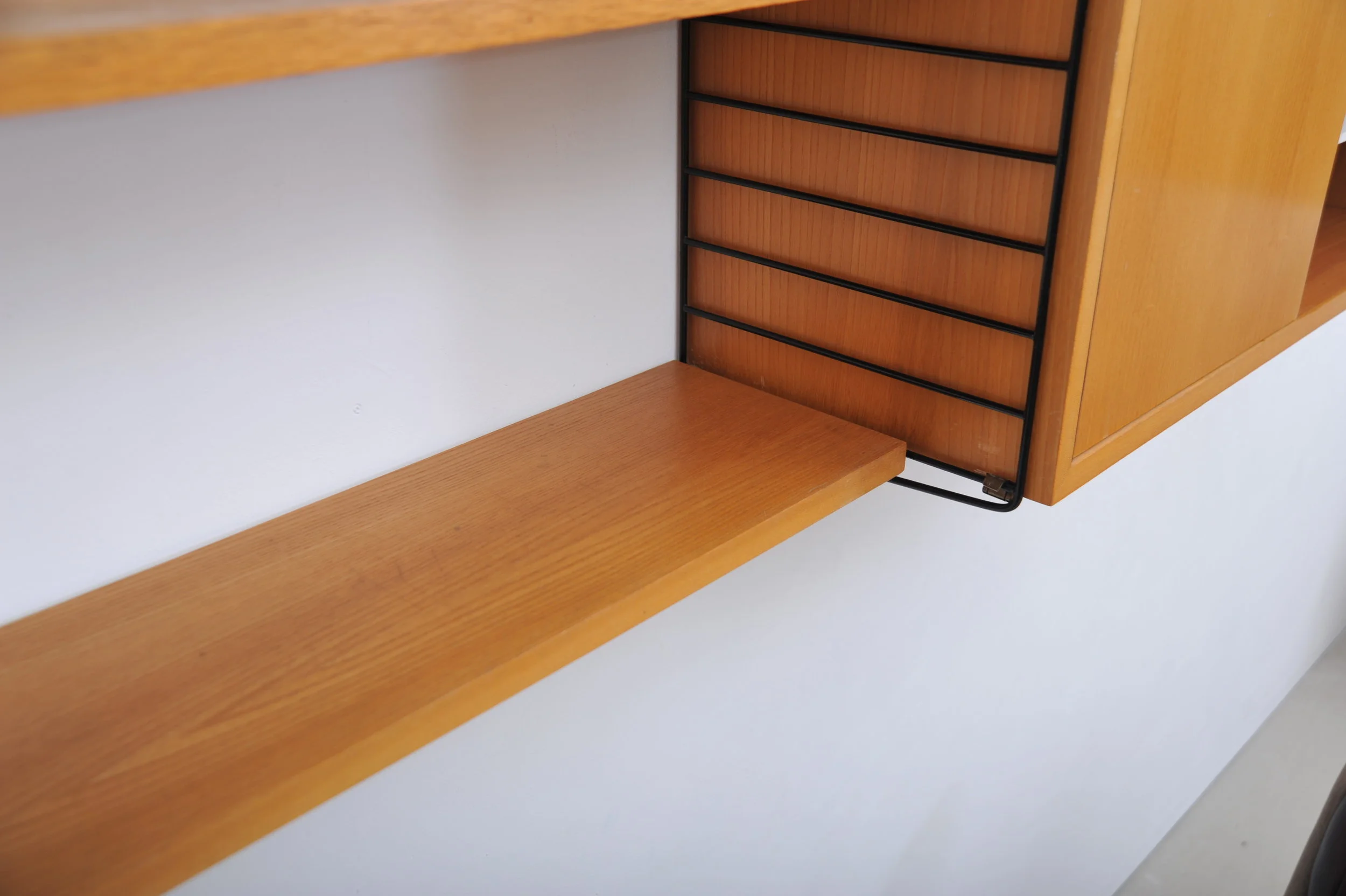 Regalsystem-Kajsa-Nisse-Strinning-String-midcentury-wandregal-leitern-2.JPG