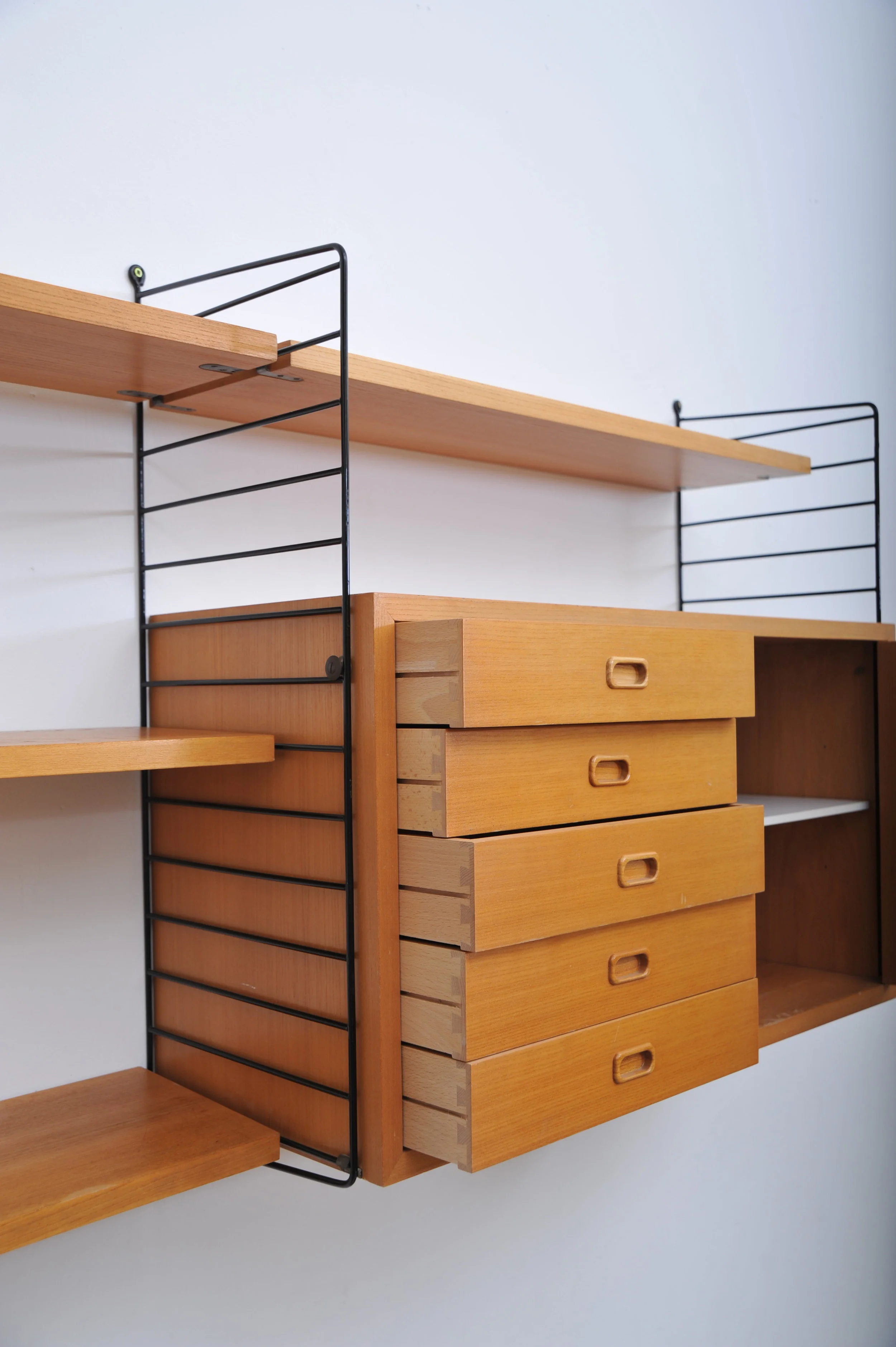 Regalsystem-Kajsa-Nisse-Strinning-String-midcentury-wandregal-leitern-35.JPG