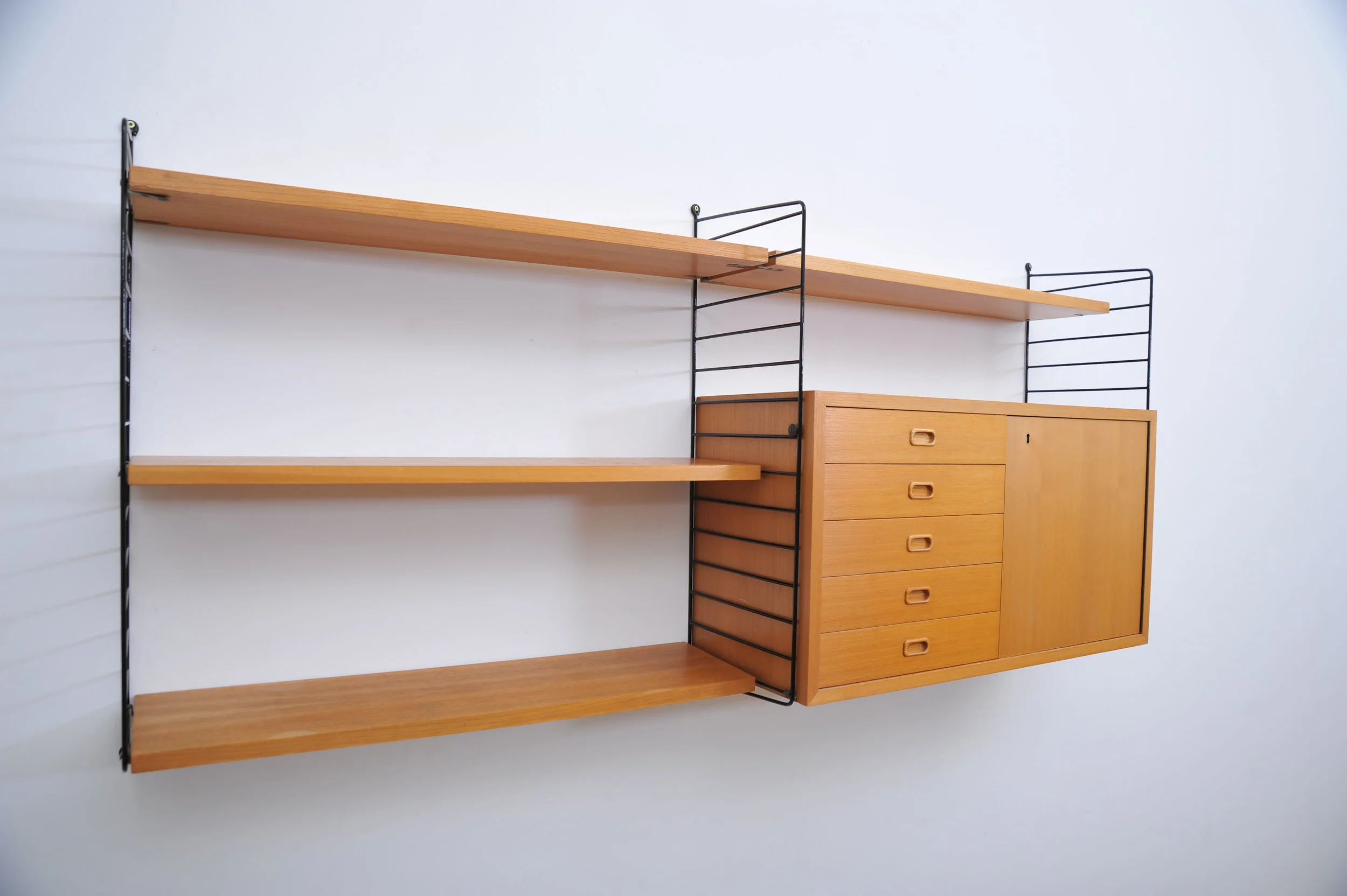 Regalsystem-Kajsa-Nisse-Strinning-String-midcentury-wandregal-leitern-38.JPG