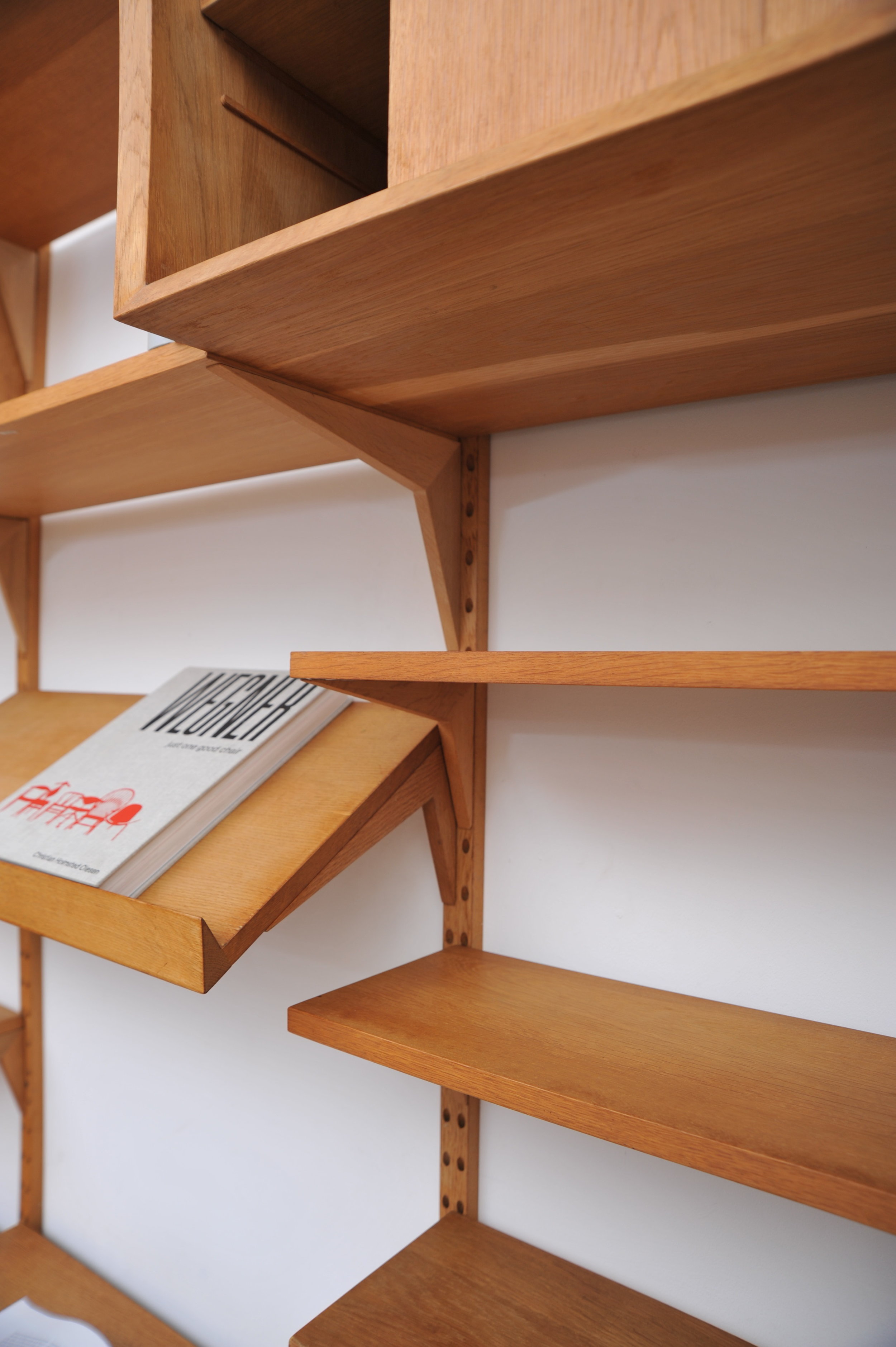 cado-poul-cadovius-royal-regalsystem-wandregal-zeitungsablage-schreibtisch-eiche-12.JPG