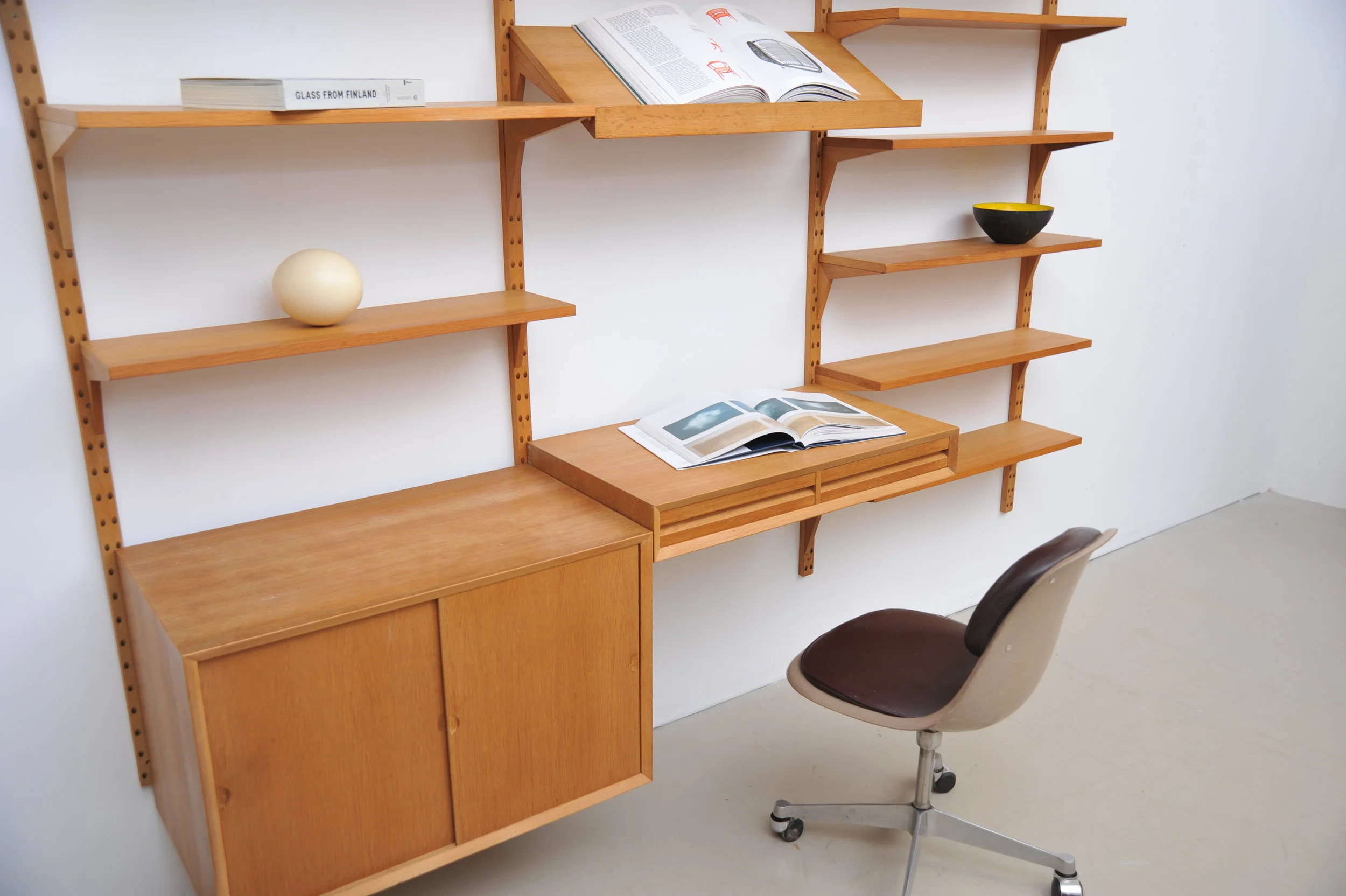 cado-poul-cadovius-royal-regalsystem-wandregal-zeitungsablage-schreibtisch-eiche-8.JPG