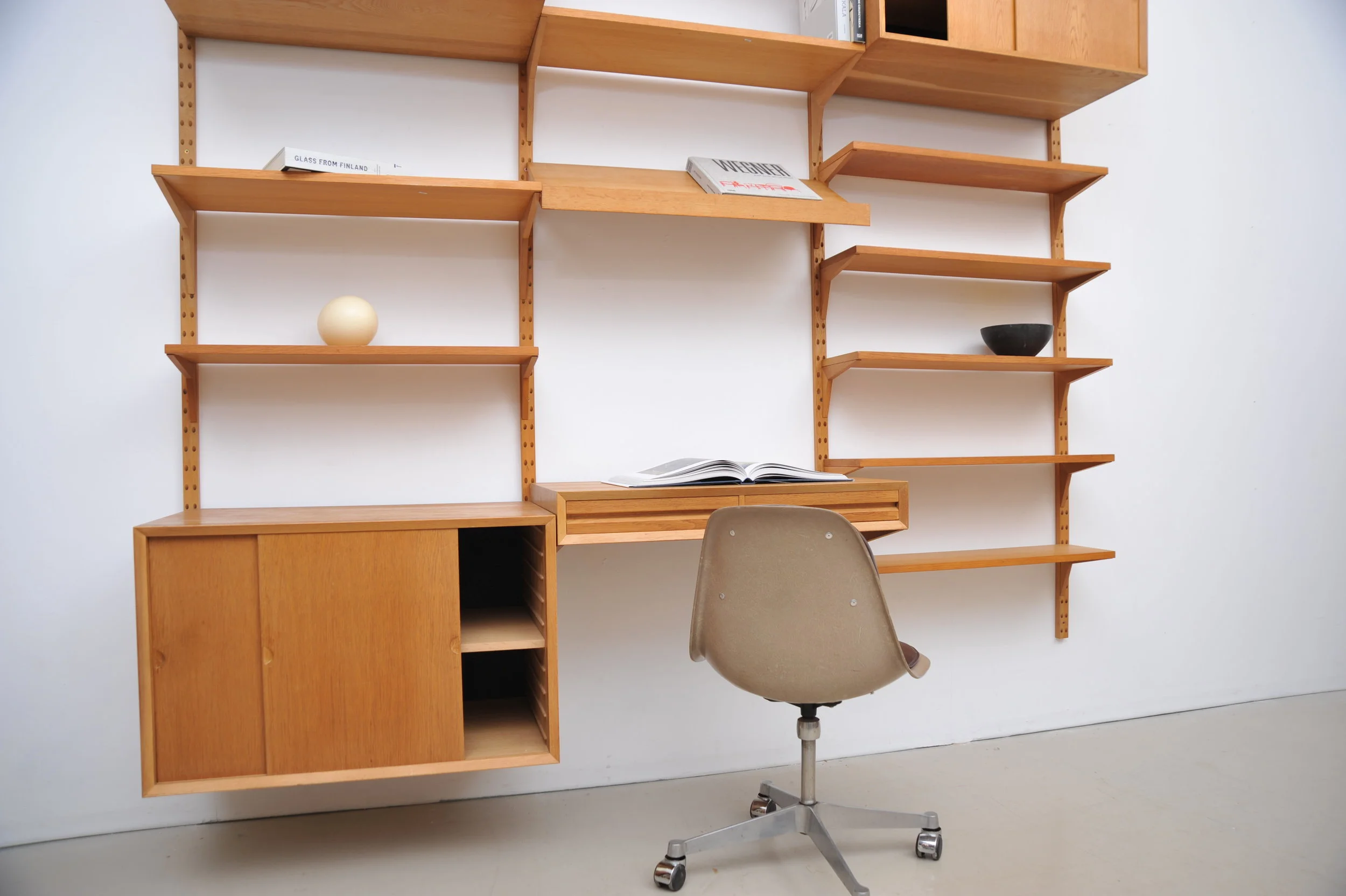 cado-poul-cadovius-royal-regalsystem-wandregal-zeitungsablage-schreibtisch-eiche-18.JPG