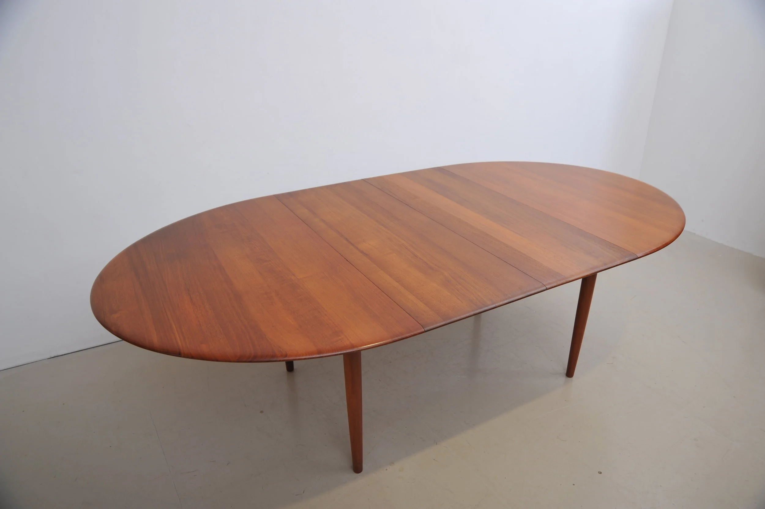 Peter-Hvidt-Orla-Mølgaard-Nilsen-Tisch-Teak-Søborg-Møbler-Modell-311-3.JPG