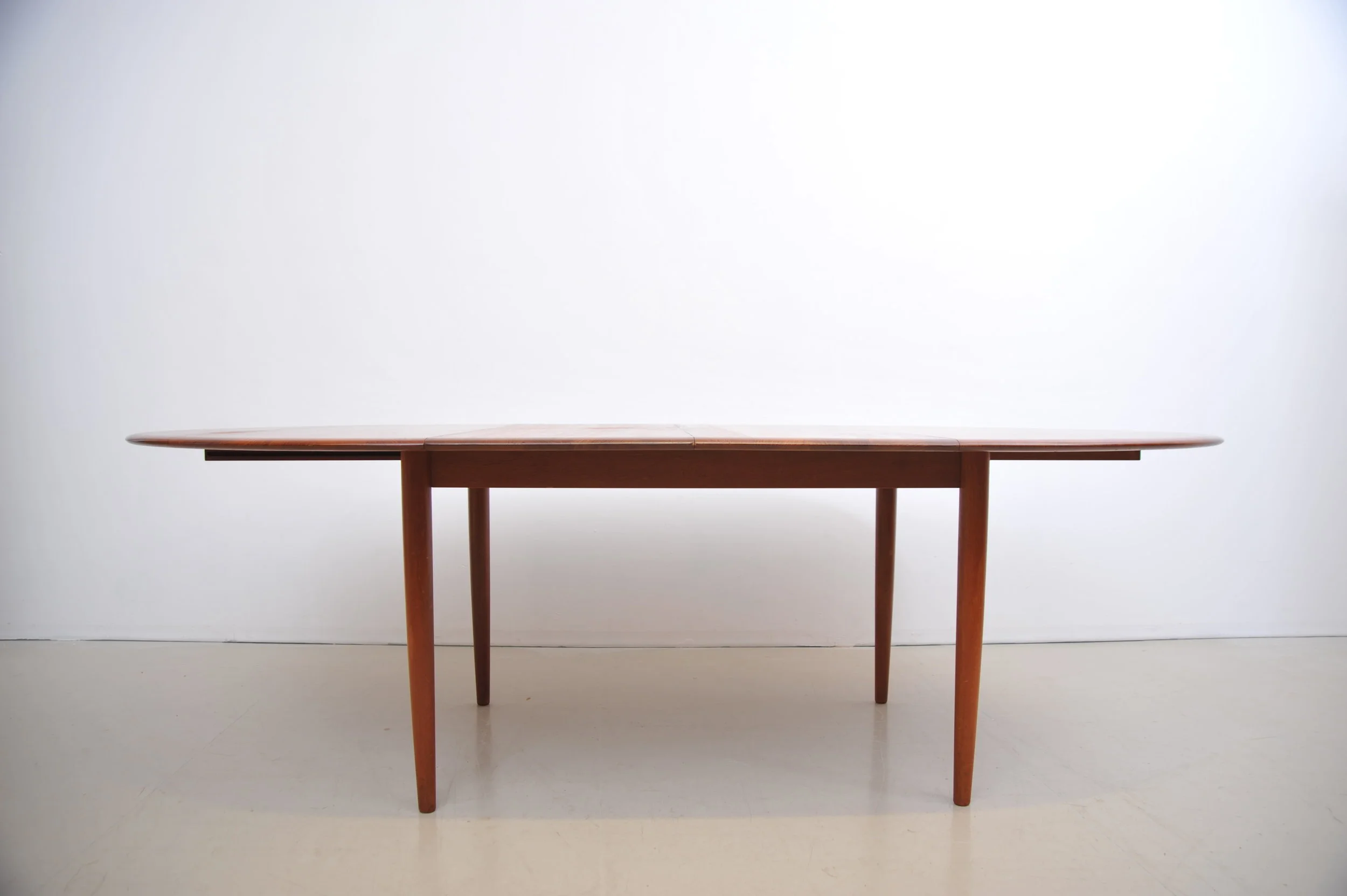 Peter-Hvidt-Orla-Mølgaard-Nilsen-Tisch-Teak-Søborg-Møbler-Modell-311-6.JPG