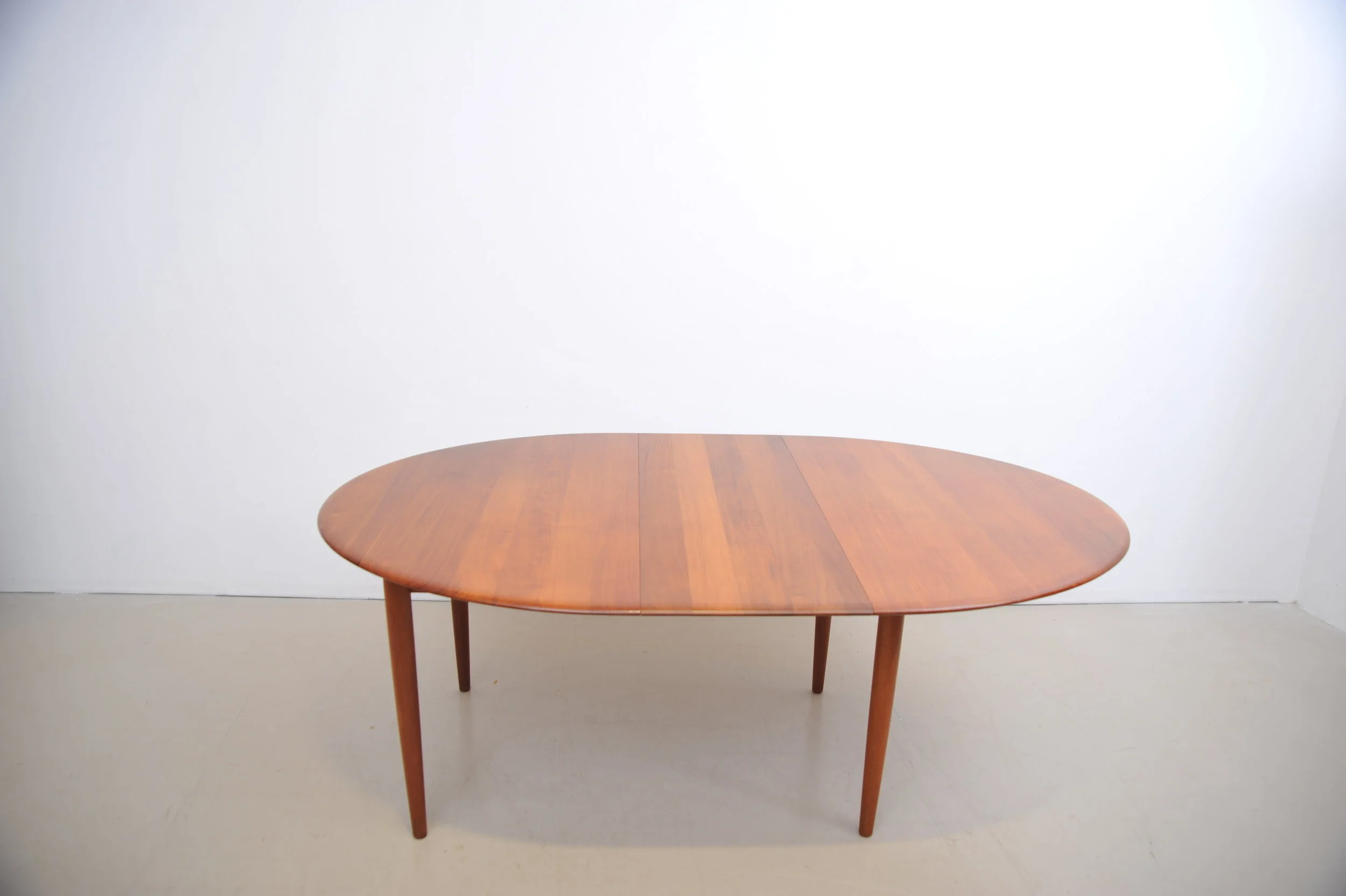 Peter-Hvidt-Orla-Mølgaard-Nilsen-Tisch-Teak-Søborg-Møbler-Modell-311-7.JPG