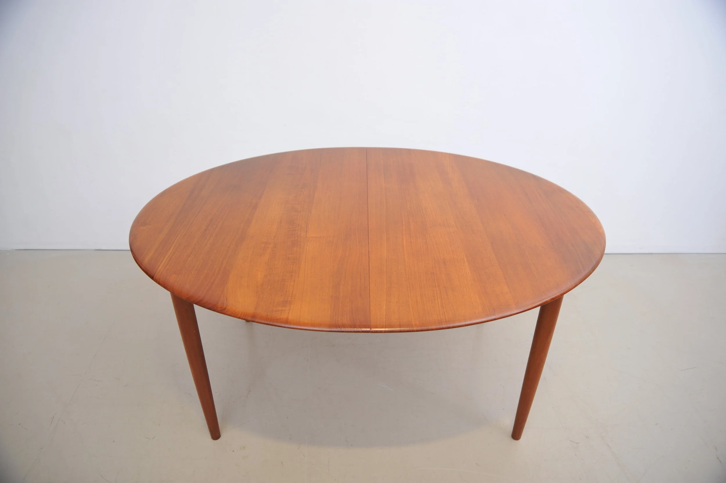 Peter-Hvidt-Orla-Mølgaard-Nilsen-Tisch-Teak-Søborg-Møbler-Modell-311-10.JPG