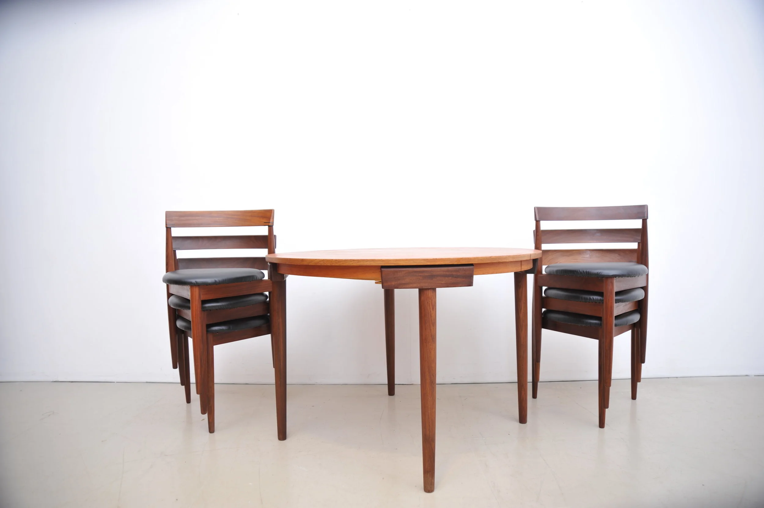 Hans-Olsen-Frem-Rojle-Teak-Ausziehbarer-Esstisch-Tisch-Dänemark-Stühle-3.JPG