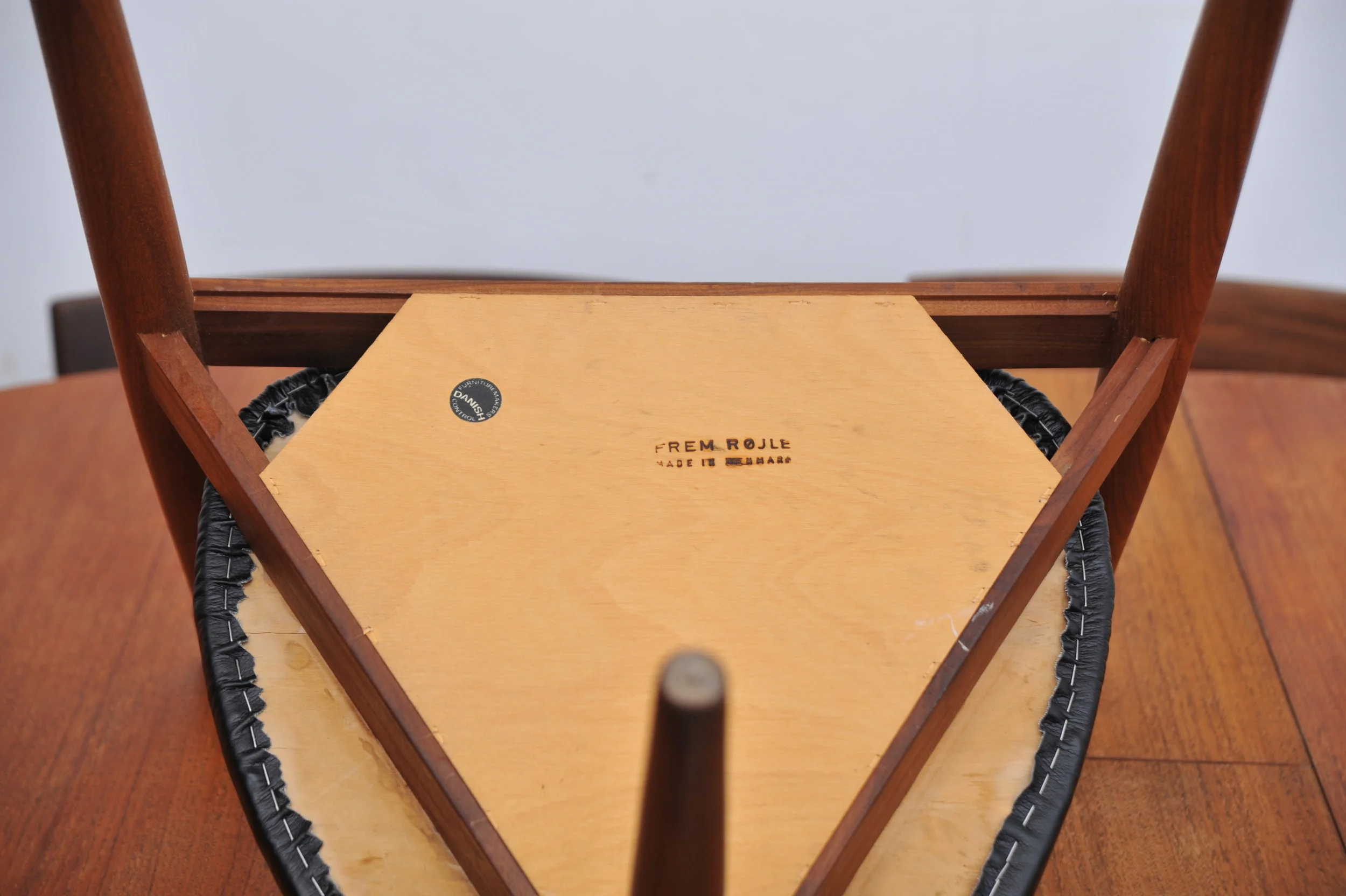 Hans-Olsen-Frem-Rojle-Teak-Ausziehbarer-Esstisch-Tisch-Dänemark-Stühle-4.JPG