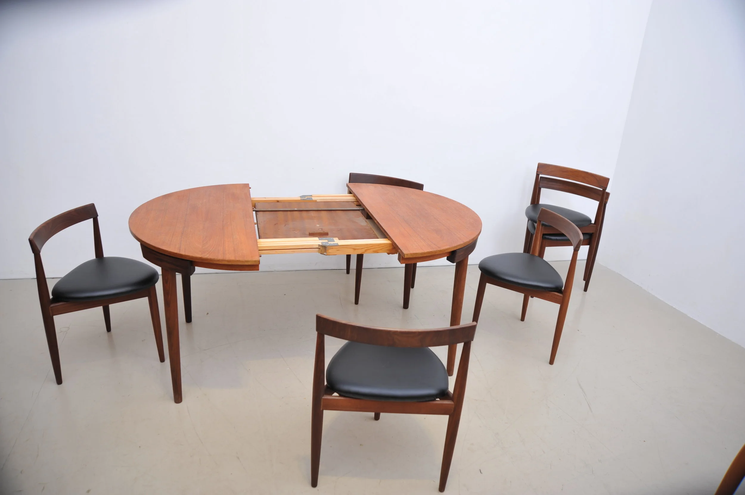 Hans-Olsen-Frem-Rojle-Teak-Ausziehbarer-Esstisch-Tisch-Dänemark-Stühle-8.JPG