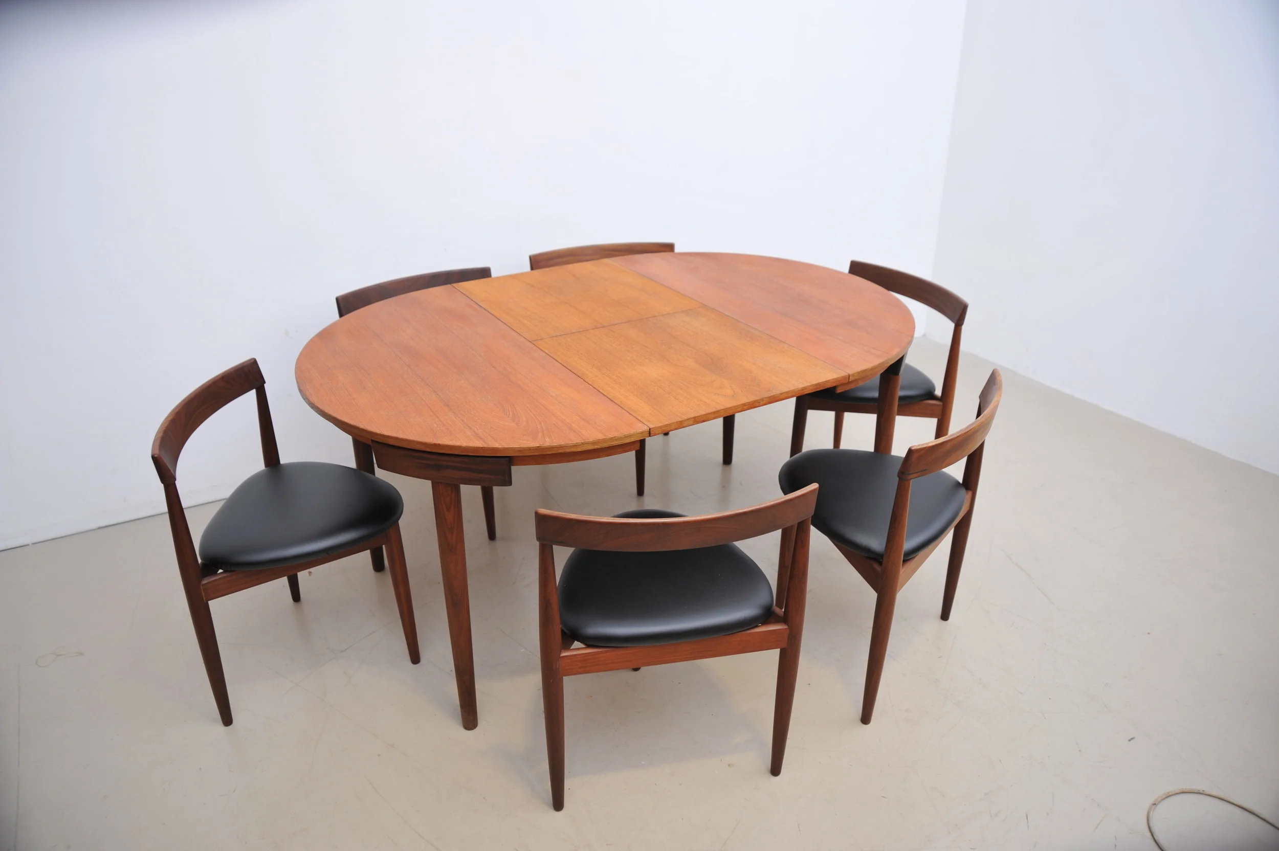 Hans-Olsen-Frem-Rojle-Teak-Ausziehbarer-Esstisch-Tisch-Dänemark-Stühle-14.JPG