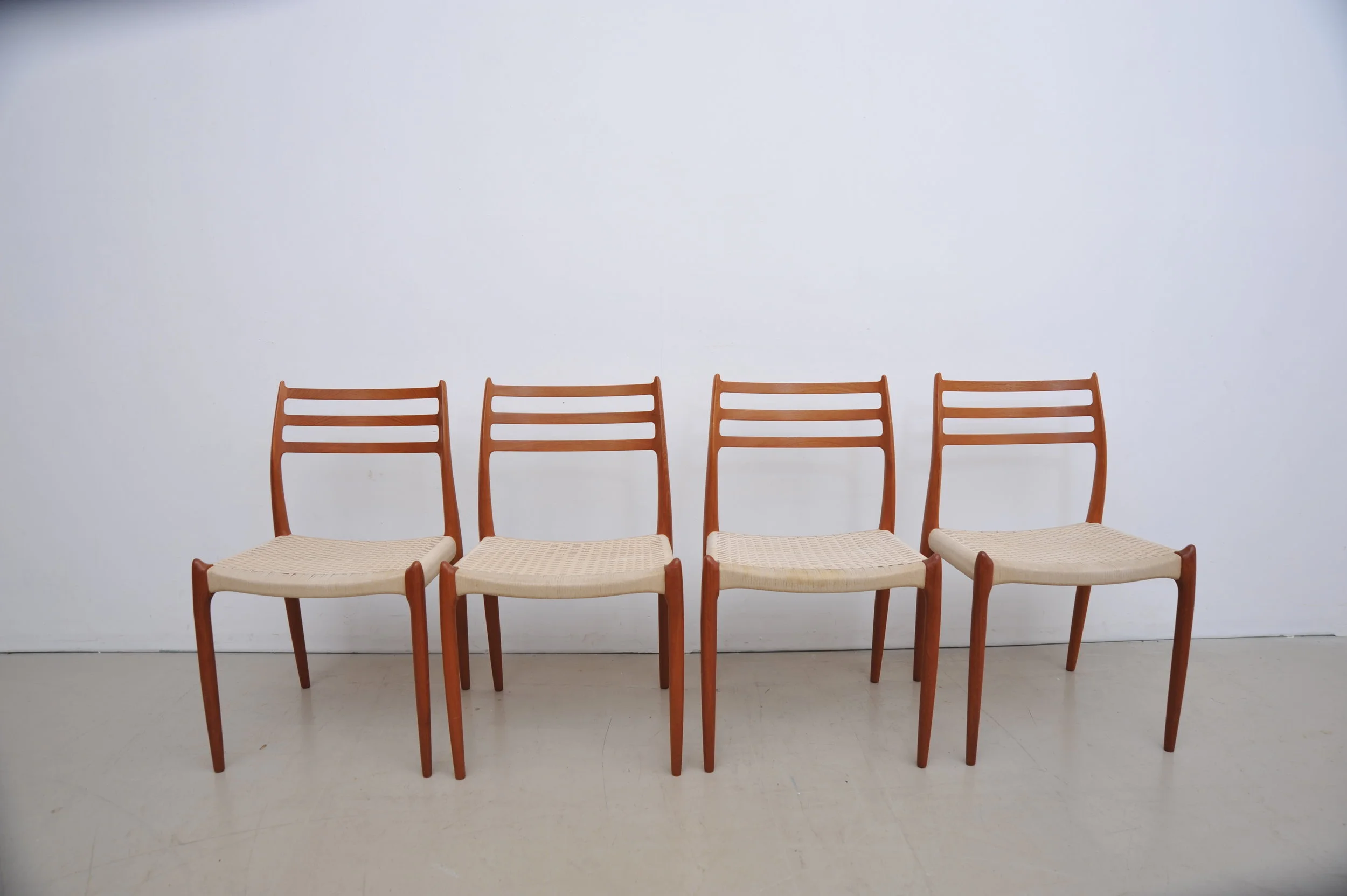 Niels-O.-Møller-J.L.-Møllers-Møbelfabrik-Modell-78-Teakholz-Esszimmerstühle-Stühle-1.JPG