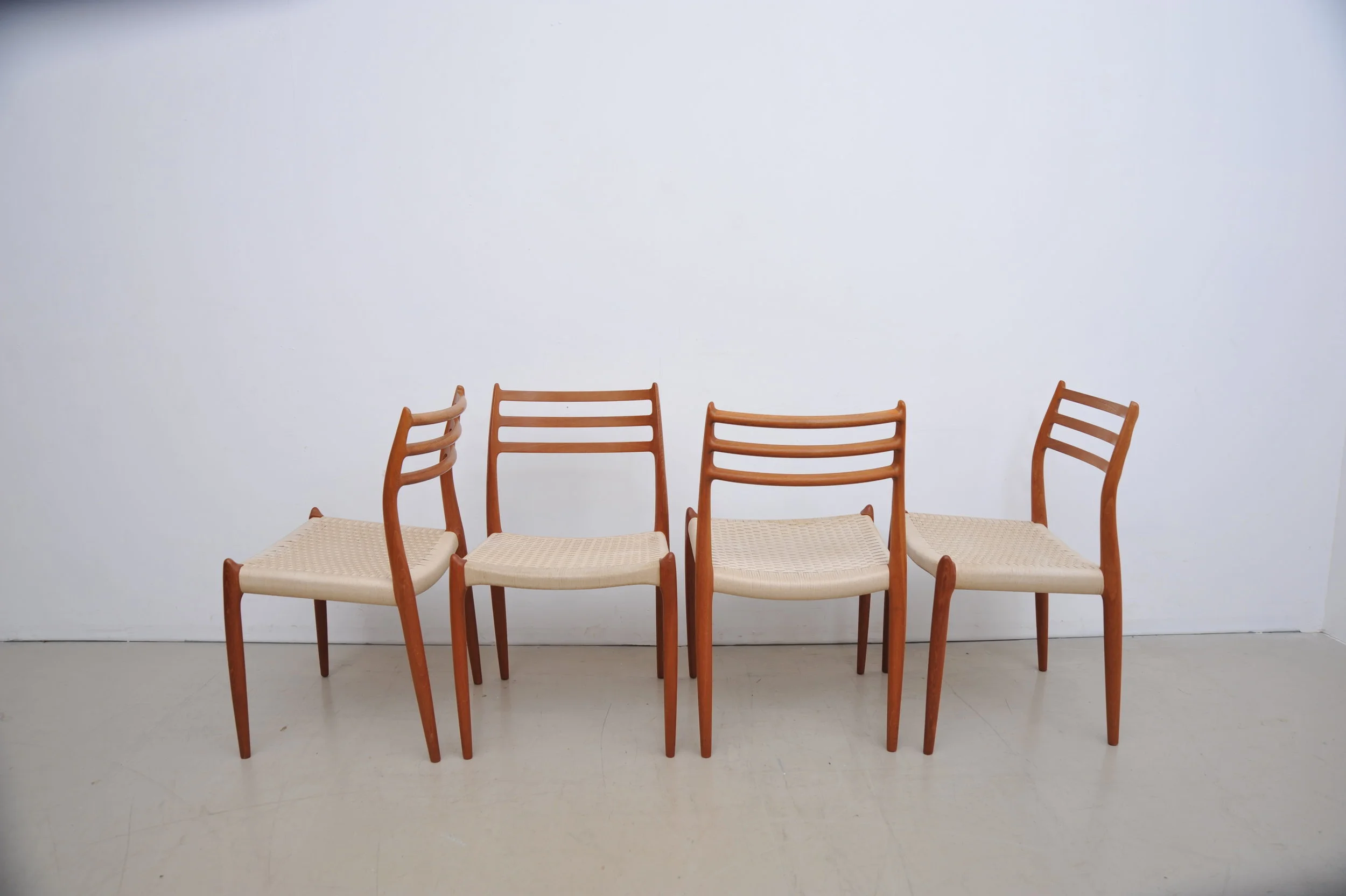 Niels-O.-Møller-J.L.-Møllers-Møbelfabrik-Modell-78-Teakholz-Esszimmerstühle-Stühle-9.JPG