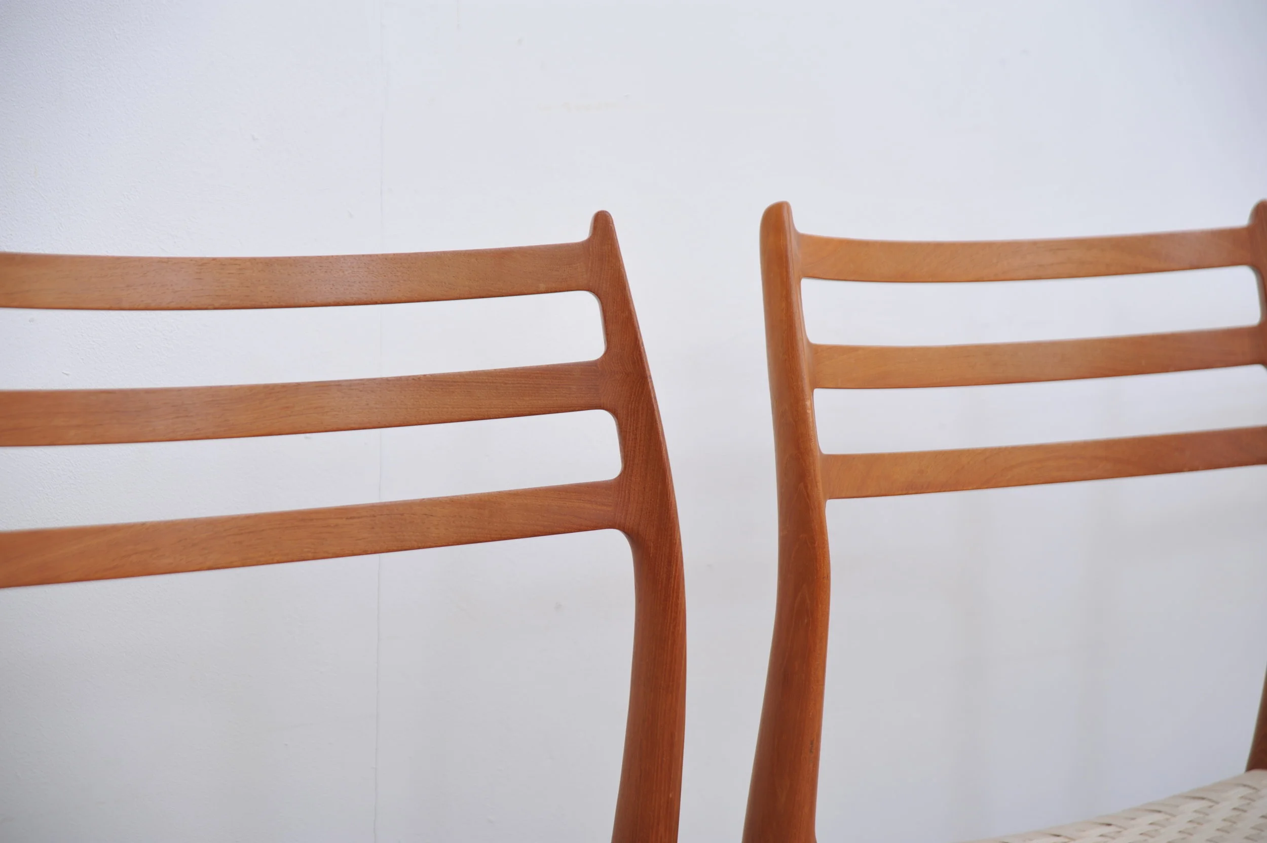 Niels-O.-Møller-J.L.-Møllers-Møbelfabrik-Modell-78-Teakholz-Esszimmerstühle-Stühle-14.JPG