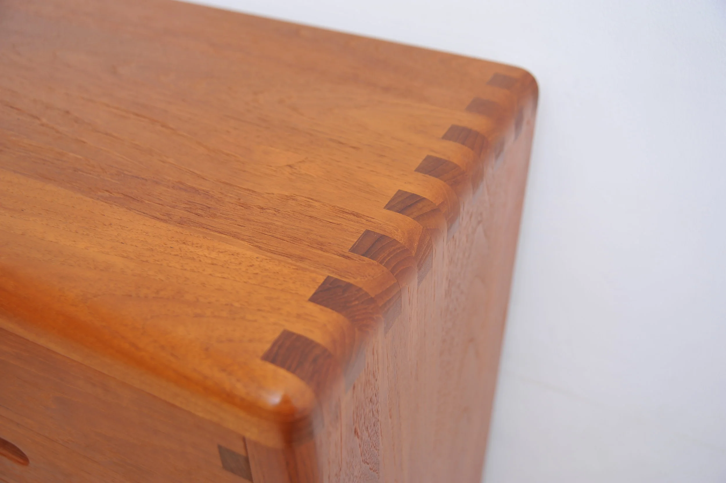Teak-kommode-schubladenschrank-schbladen-schubladenkommode-braun-teak-danish-Chest-of-Drawers-detail.JPG