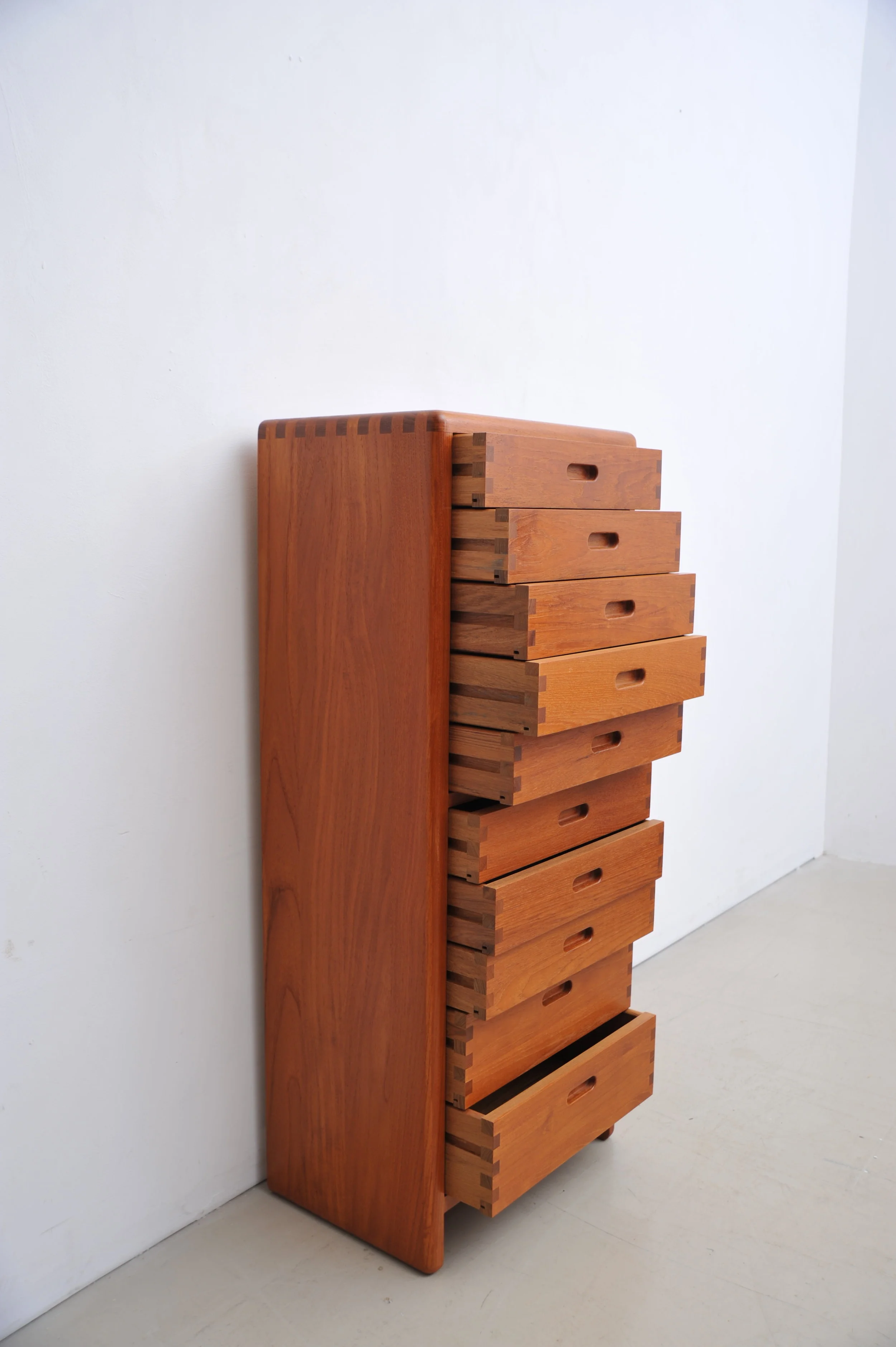 Teak-kommode-schubladenschrank-schbladen-schubladenkommode-braun-teak-danish-Chest-of-Drawers-seite-links.JPG