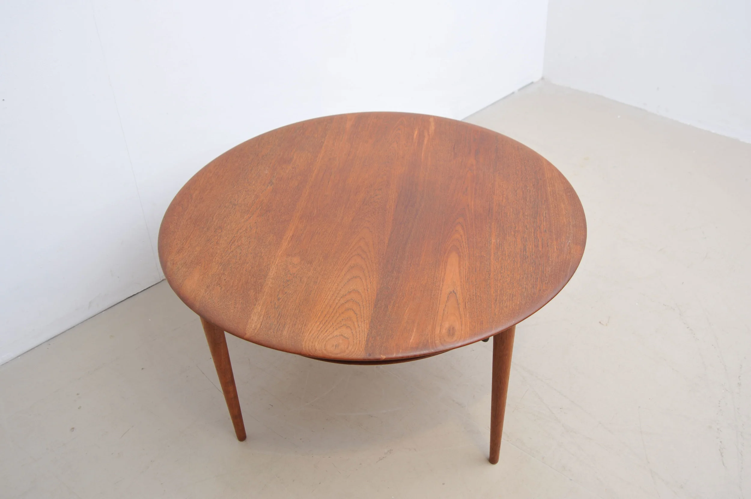 peter-hvidt-orla-molgaard-nilsen-teak-fd-515-massiv-braun-messing-rohrgeflecht-france-&-son-denmark-tisch-couschtisch-platte.JPG