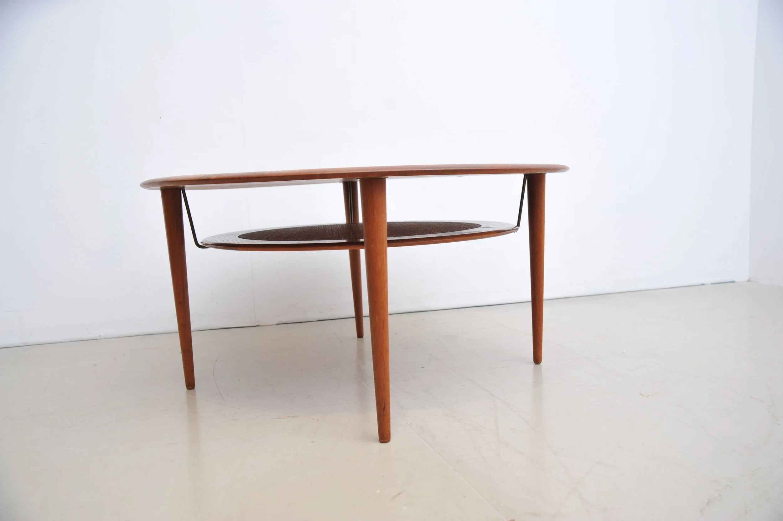 peter-hvidt-orla-molgaard-nilsen-teak-fd-515-massiv-braun-messing-rohrgeflecht-france-&-son-denmark-tisch-couschtisch-seite-mitte.JPG