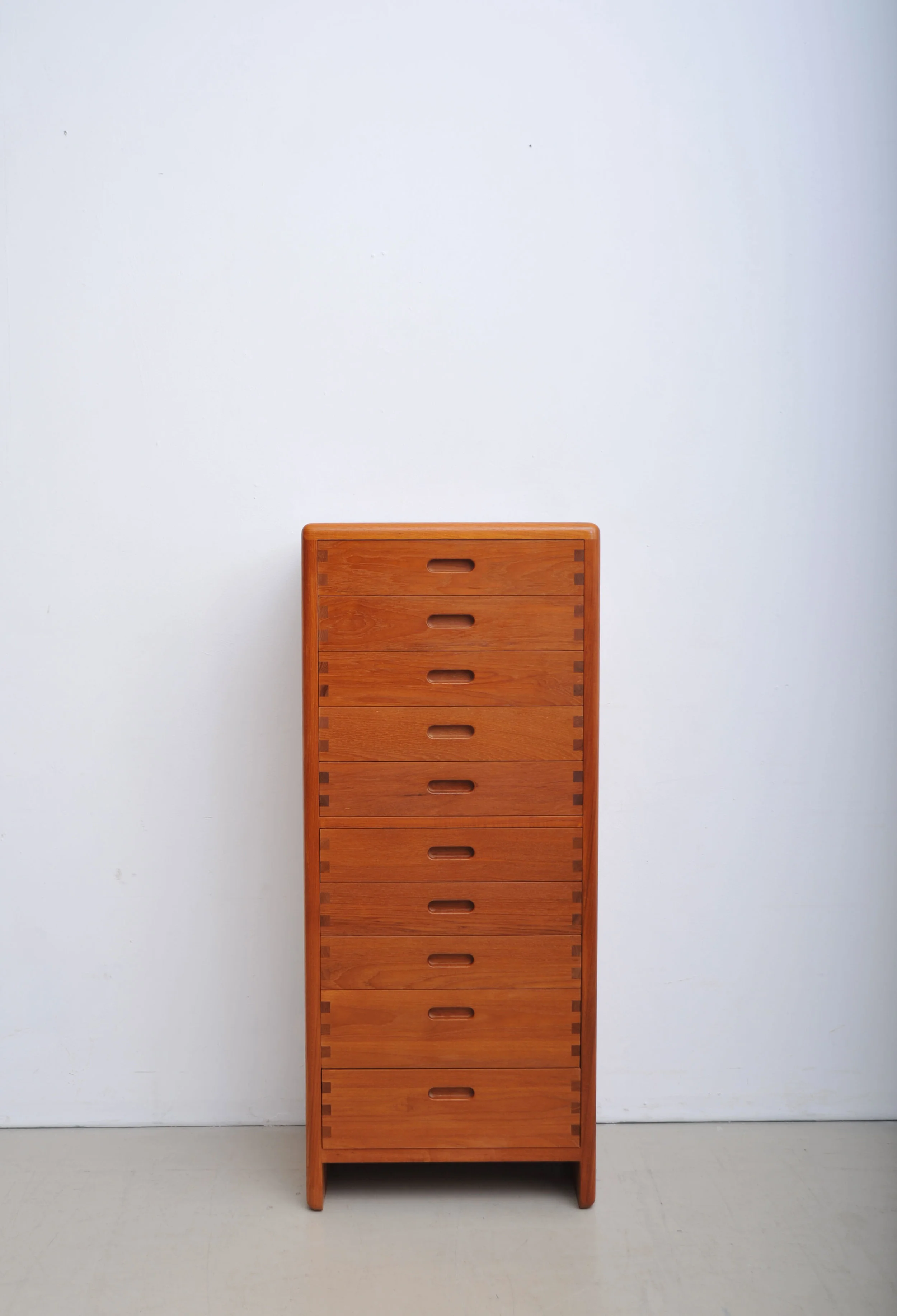 Teak-kommode-schubladenschrank-schbladen-schubladenkommode-braun-teak-danish-Chest-of-Drawers-vorne.JPG