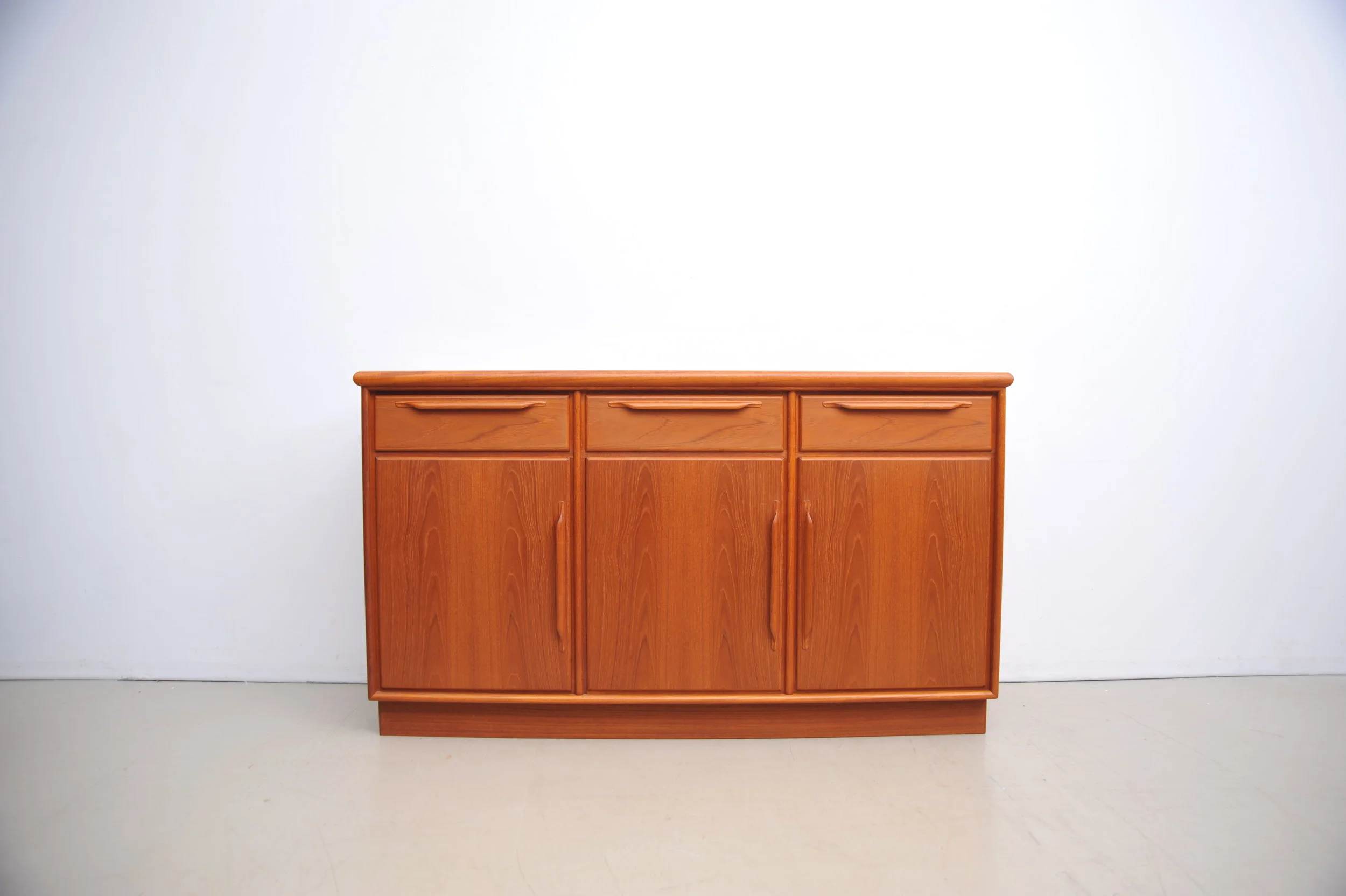 Teak-sideboard-schubladen-denmark-vorne.JPG