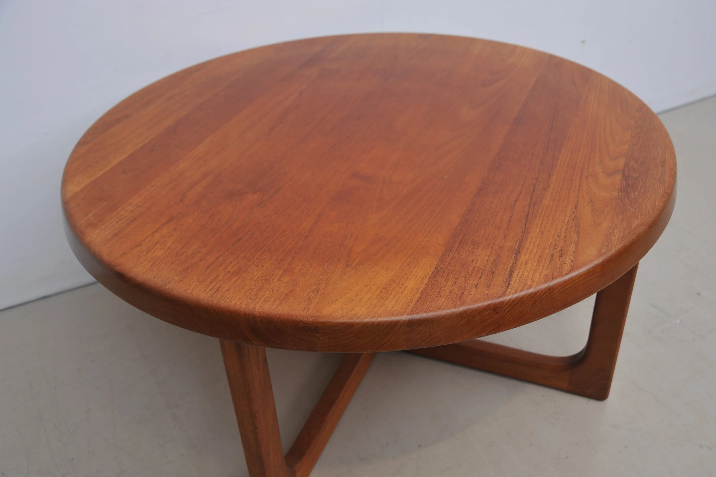 teak-tisch-couschtisch-coffee-table-massiv-platte.JPG