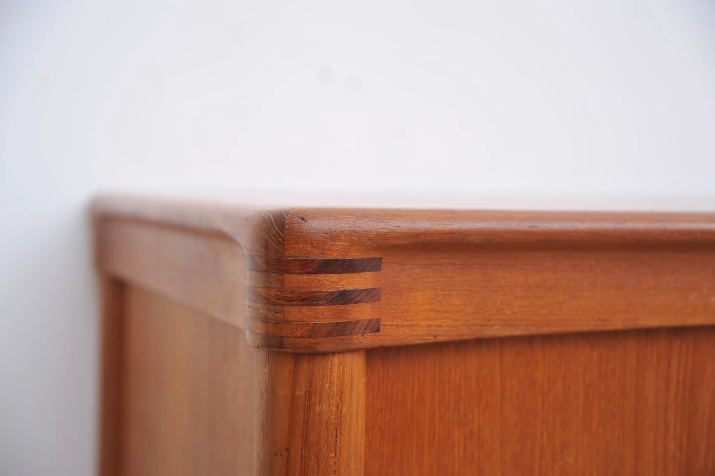 Teak-Sideboard-H.-W.-Klein-Brami-braun-ecke.JPG